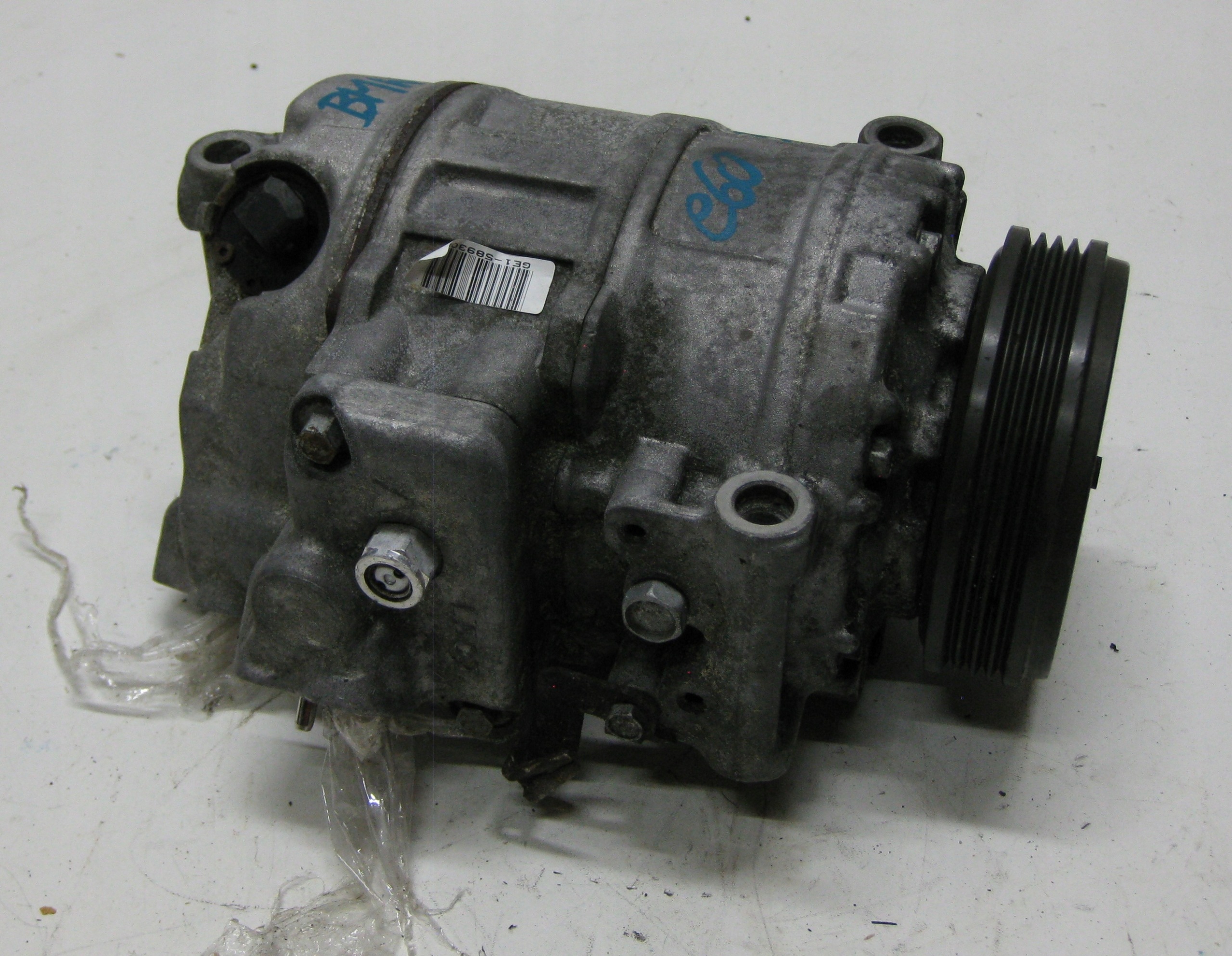 BMW 5 E60 E61 3.0 D compressor of the air conditioning compressor; 6917859
