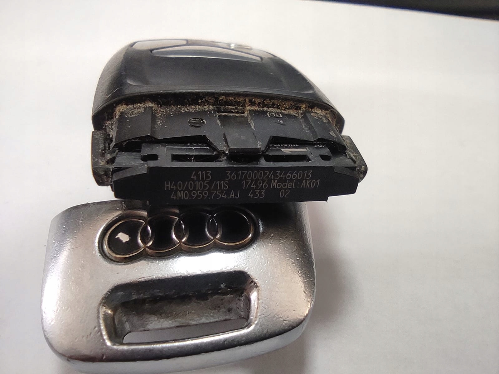 AUDI A4 B9 KLUCZYK PILOT KEYLESS 4M0959754AJ Numer katalogowy części 4M0959754AJ