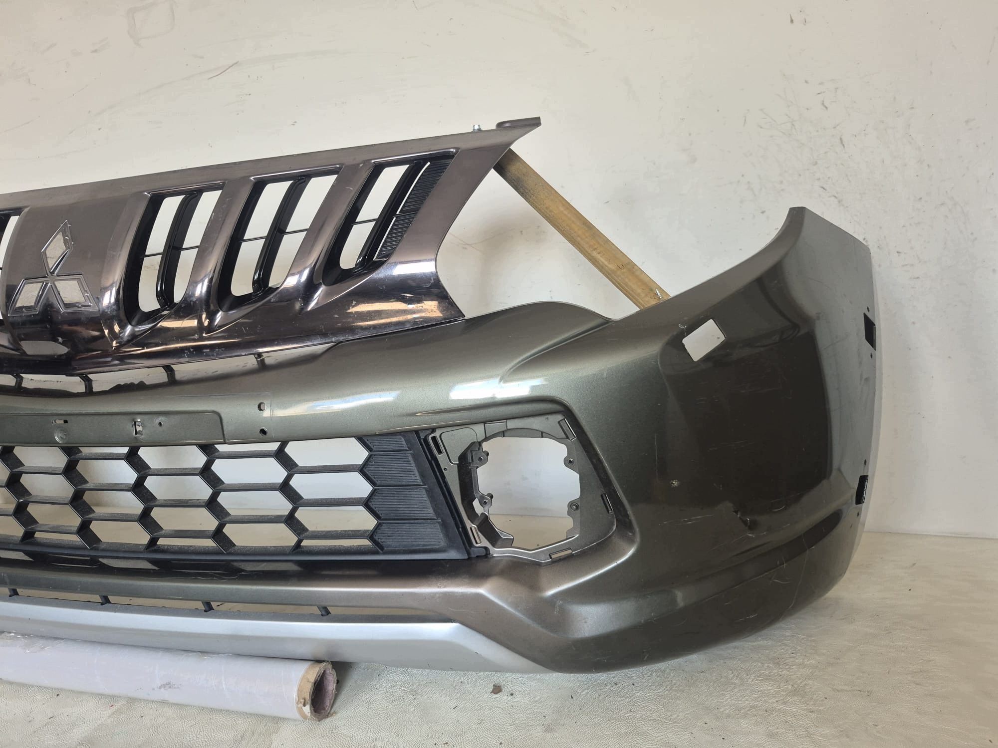 MITSUBISHI L200 V 5 15- bumper front front SPR 6400F763