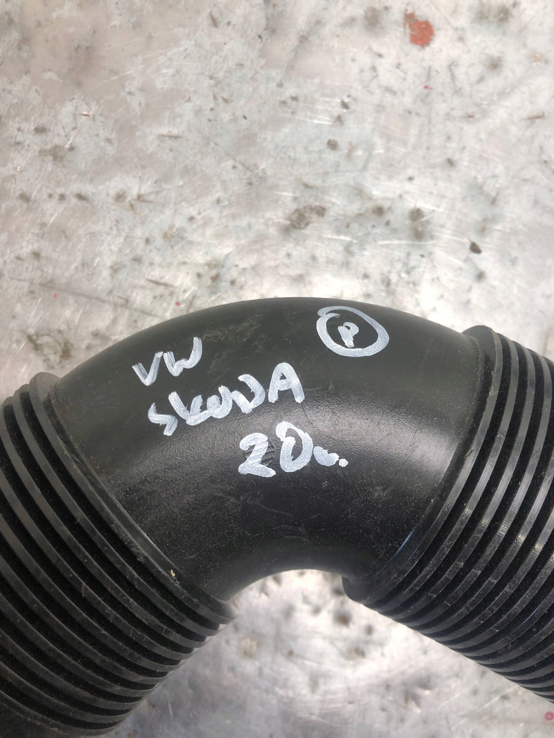pipe air hose VW SKODA 5QF129654AB