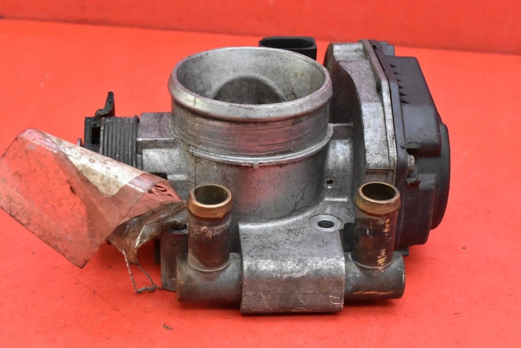 Valvola a farfalla 058133063H VW PASSAT B5 1.6 8V 101 KM 96-00
