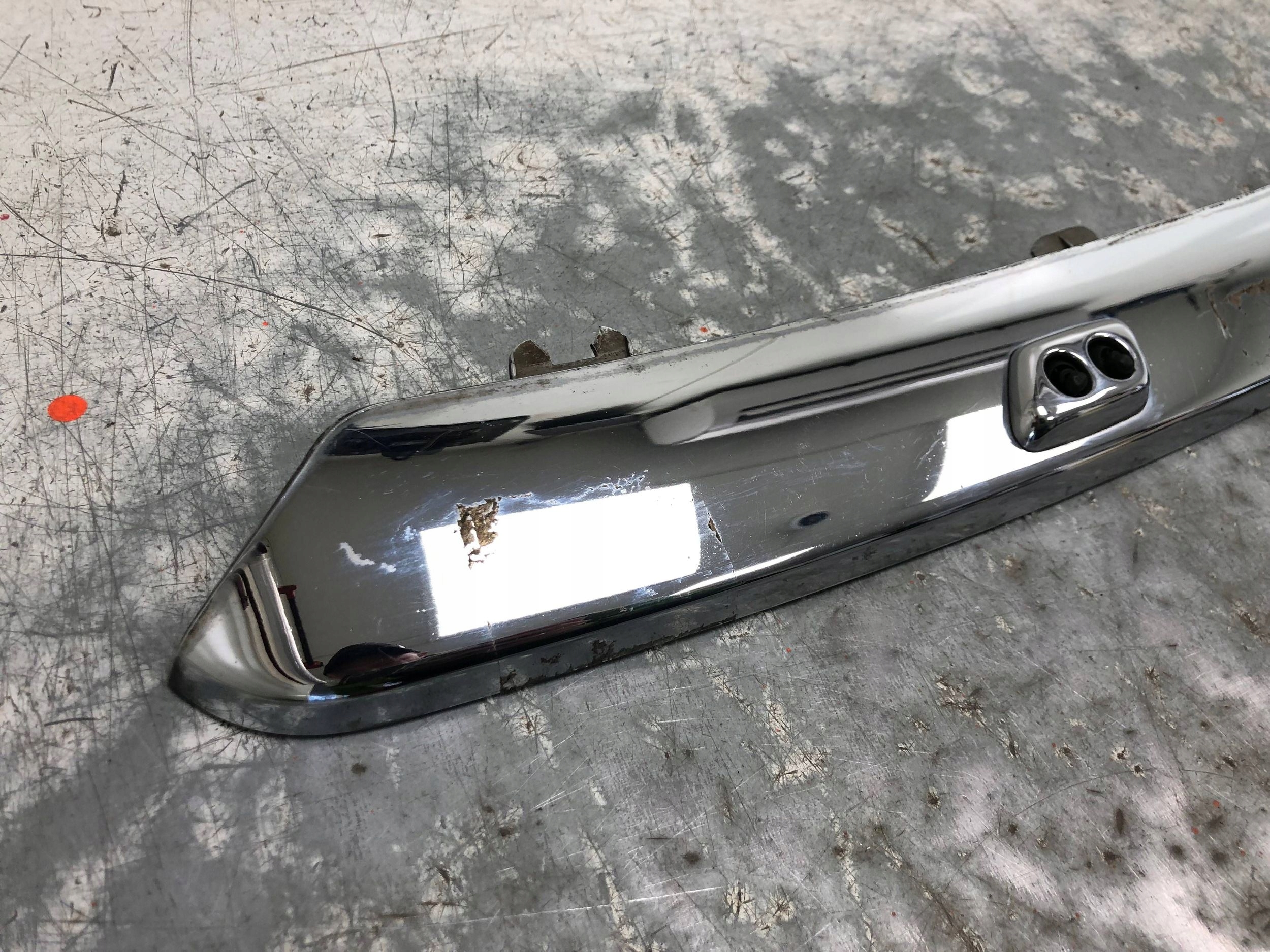 moulding of a bumper washer left front CHRYSLER 300C 04805939AA