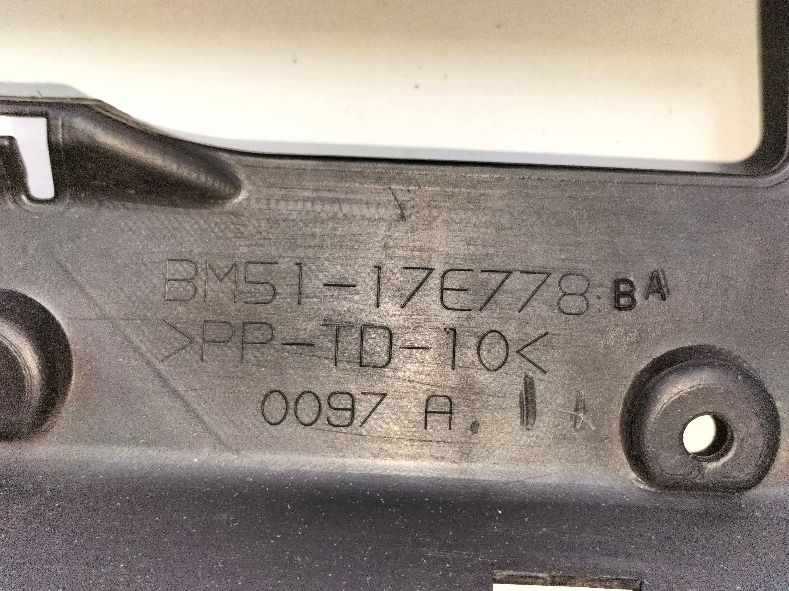 příčka držák nárazníku předek FORD FOCUS MK3 11-14