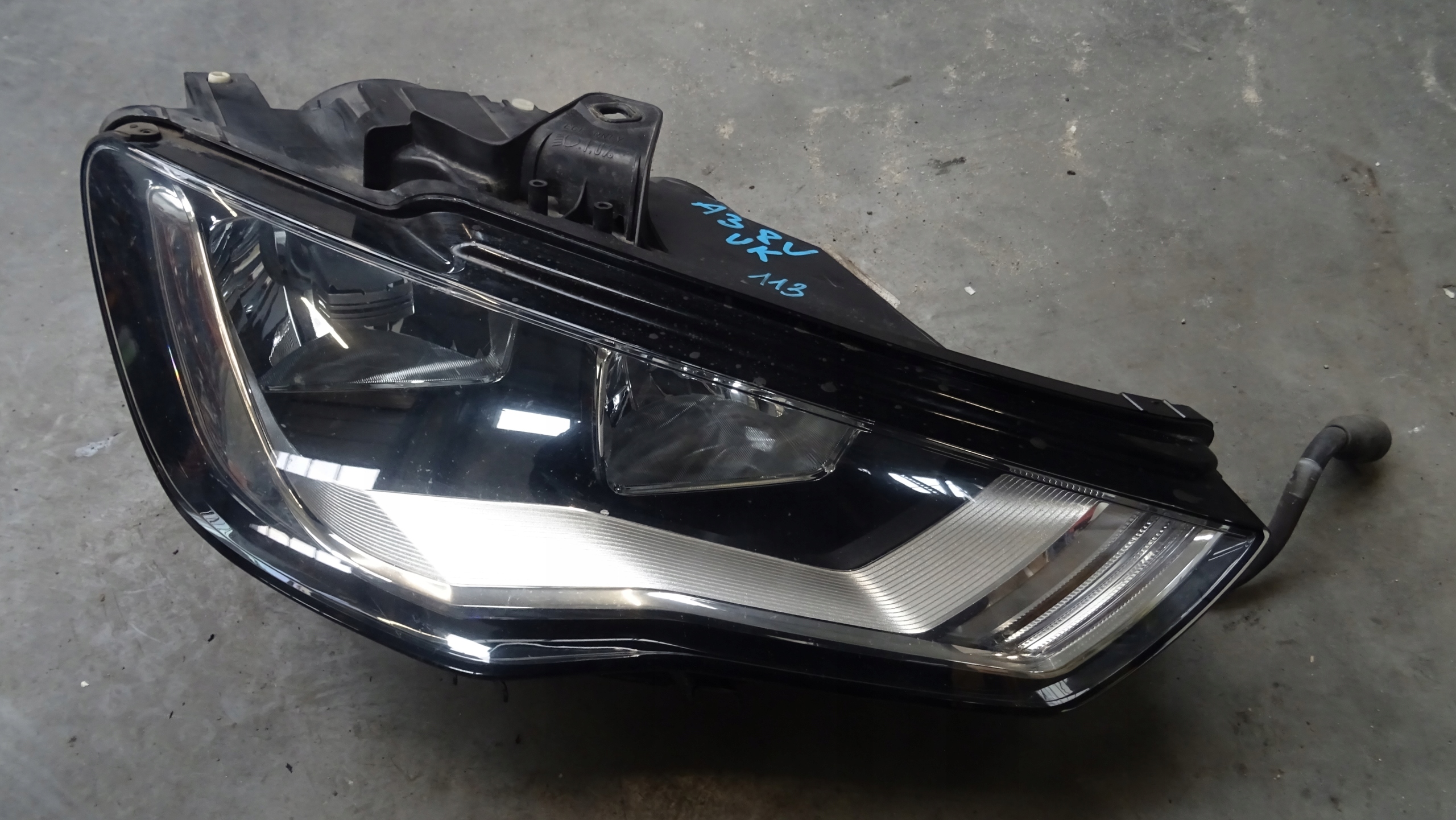 REFLEKTOR right AUDI A3 8V 8V0941004A UK