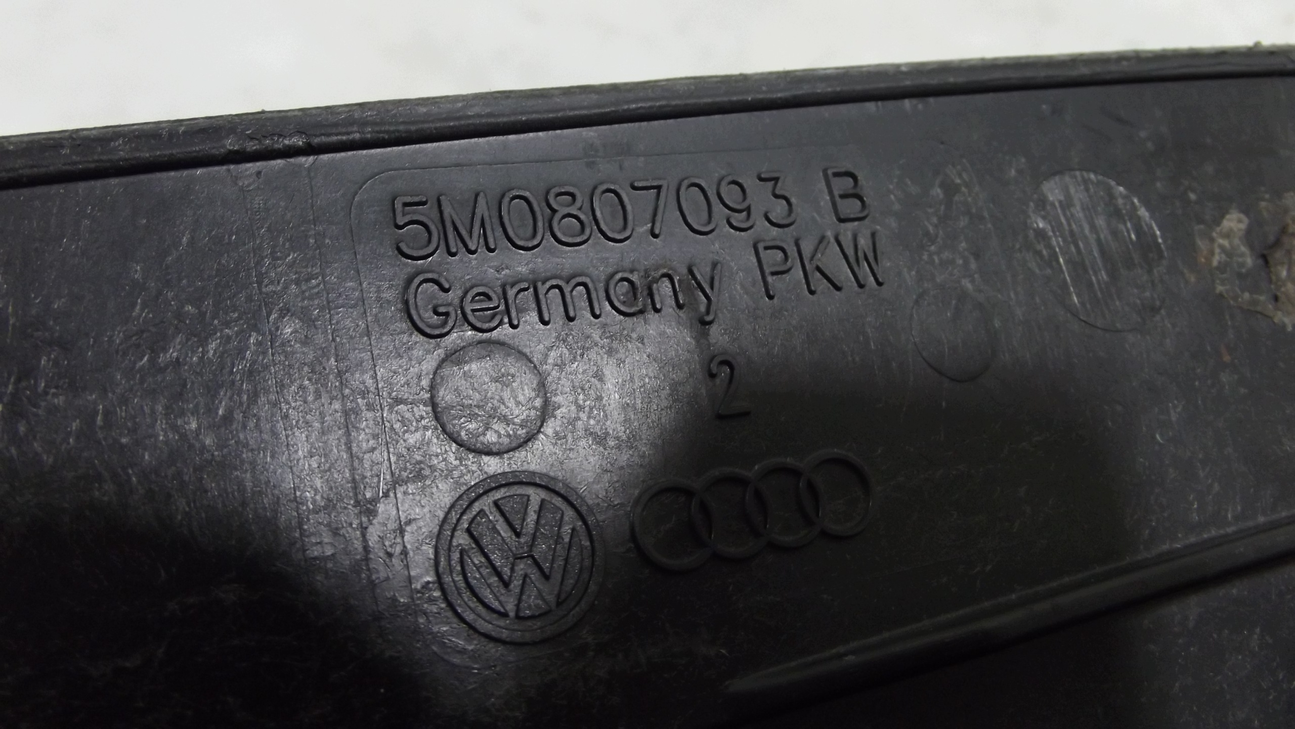 VW Golf V plus příčka nárazníku předek 5M0807093B