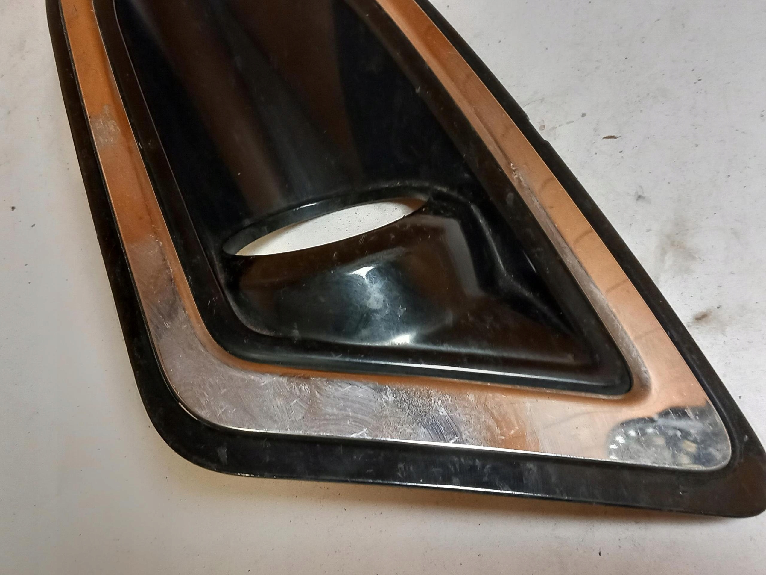 grid of a bumper left front FORD EDGE II GT4B-19953 15-18