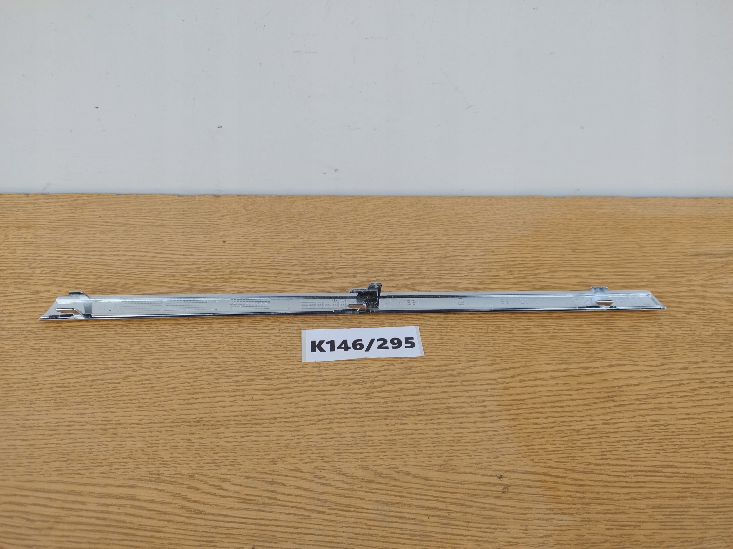 MERCEDES C-KLASA W204 left moulding CHROM grille