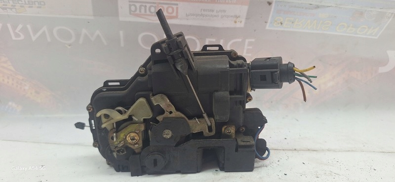 lock door SKODA OCTAVIA and left rear part 3B4839015