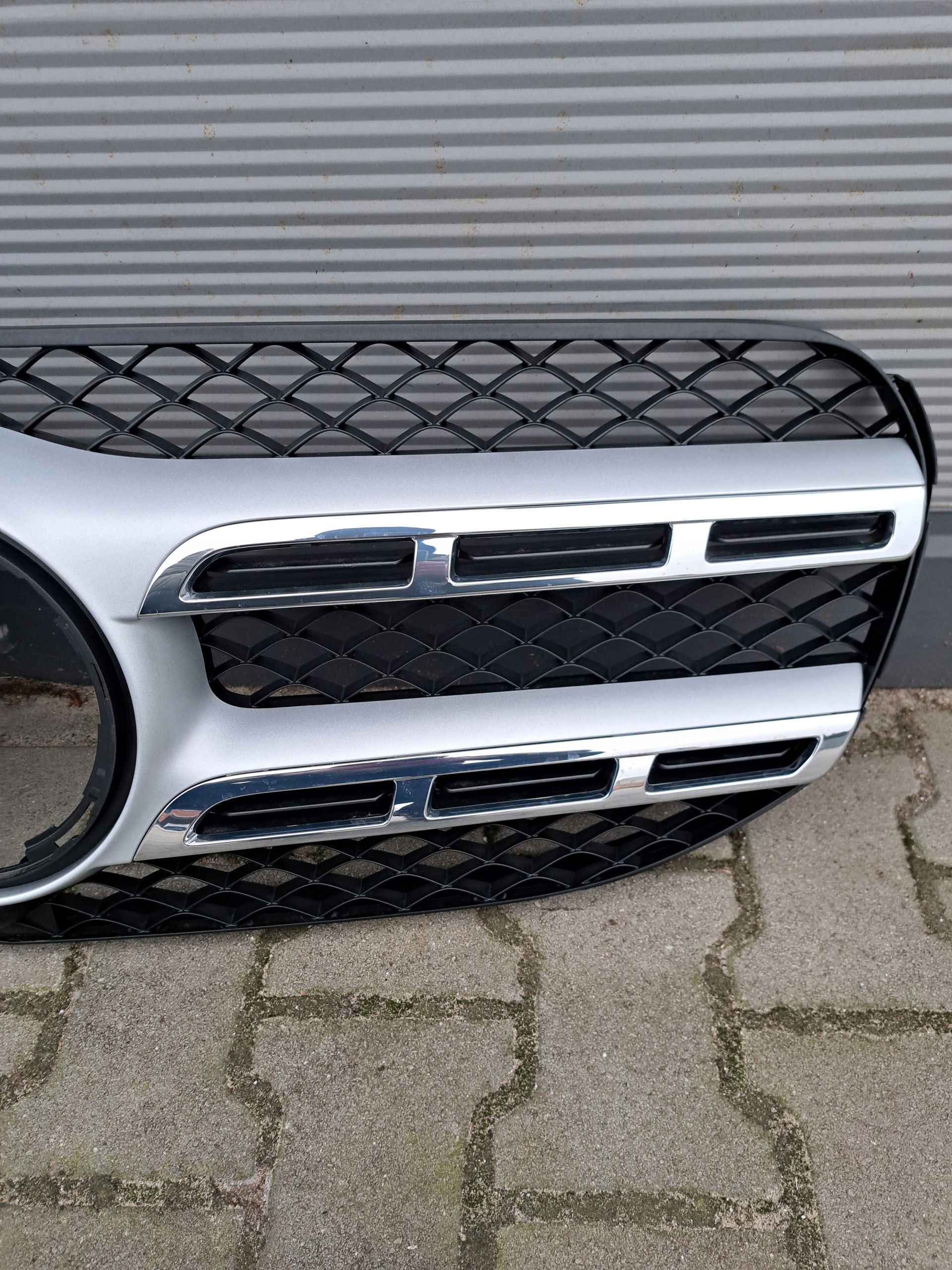 MERCEDES W167 GLS ATRAPA KRATKA GRILL ZDERZAKA STELAŻ A1678881100 Typ samochodu 4x4/SUV Samochody osobowe