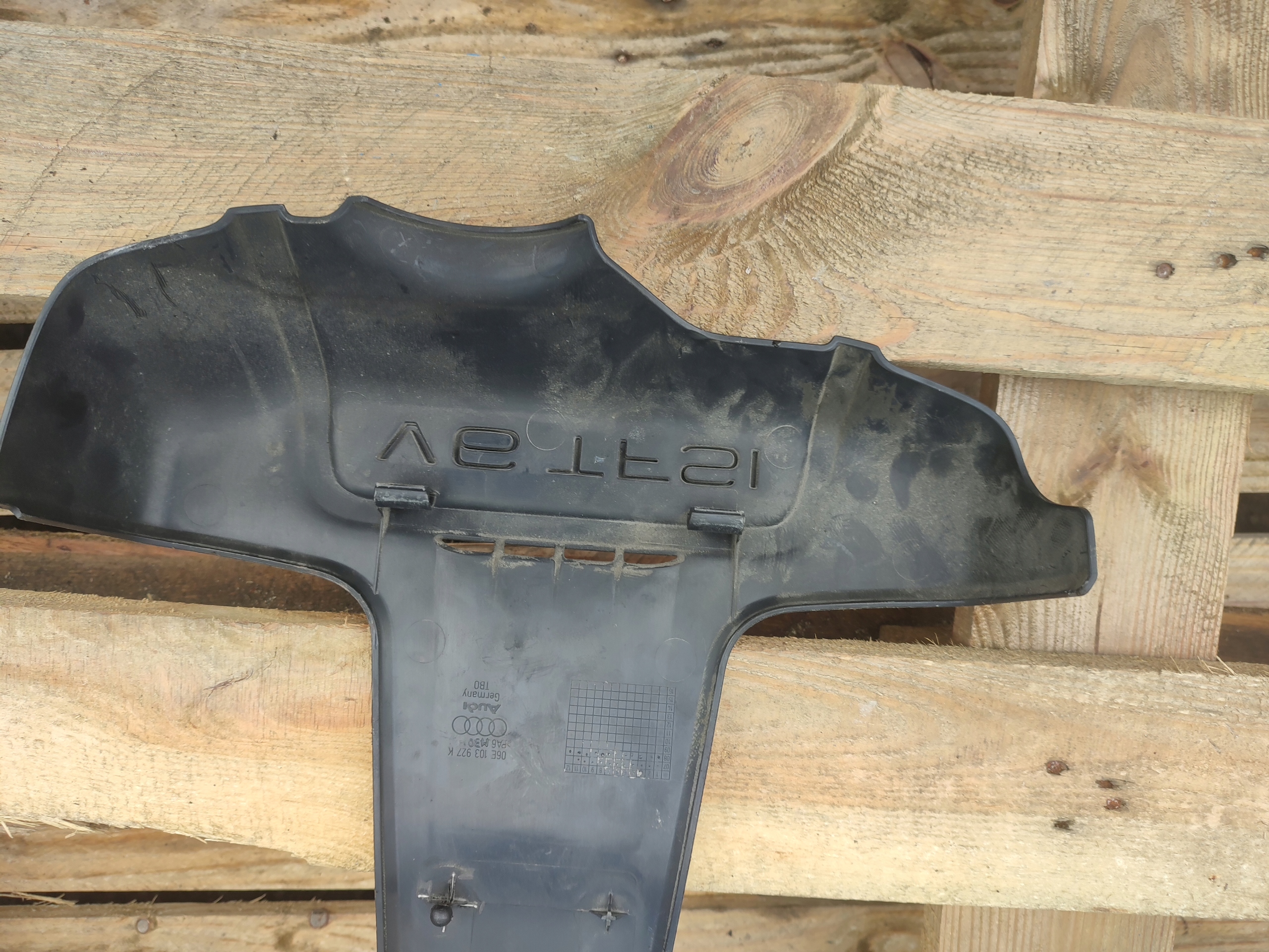motor cover upper AUDI 3.0 TFSI 06E103927K
