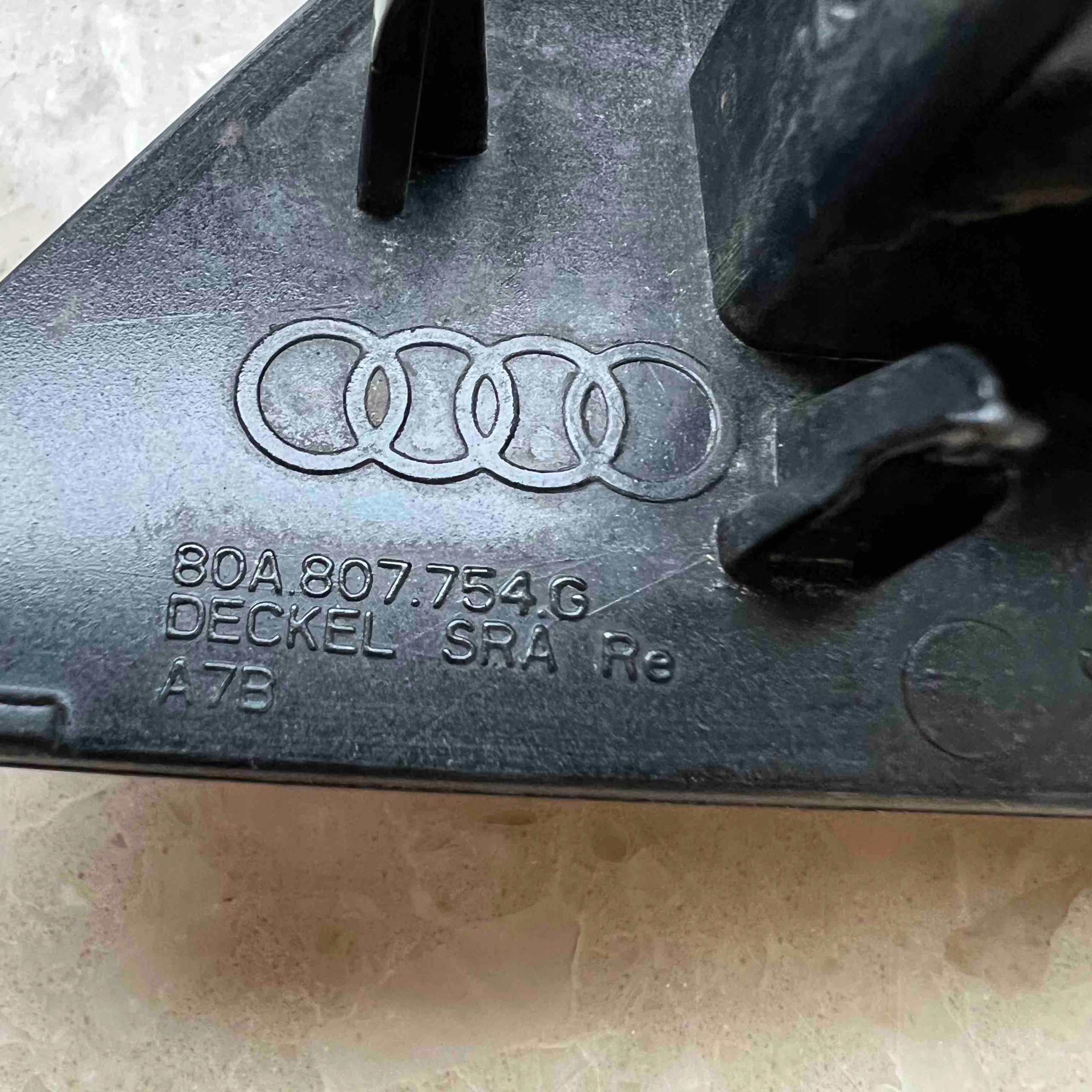AUDI Q5 II droit couvre lave glaces avant 80A807754G