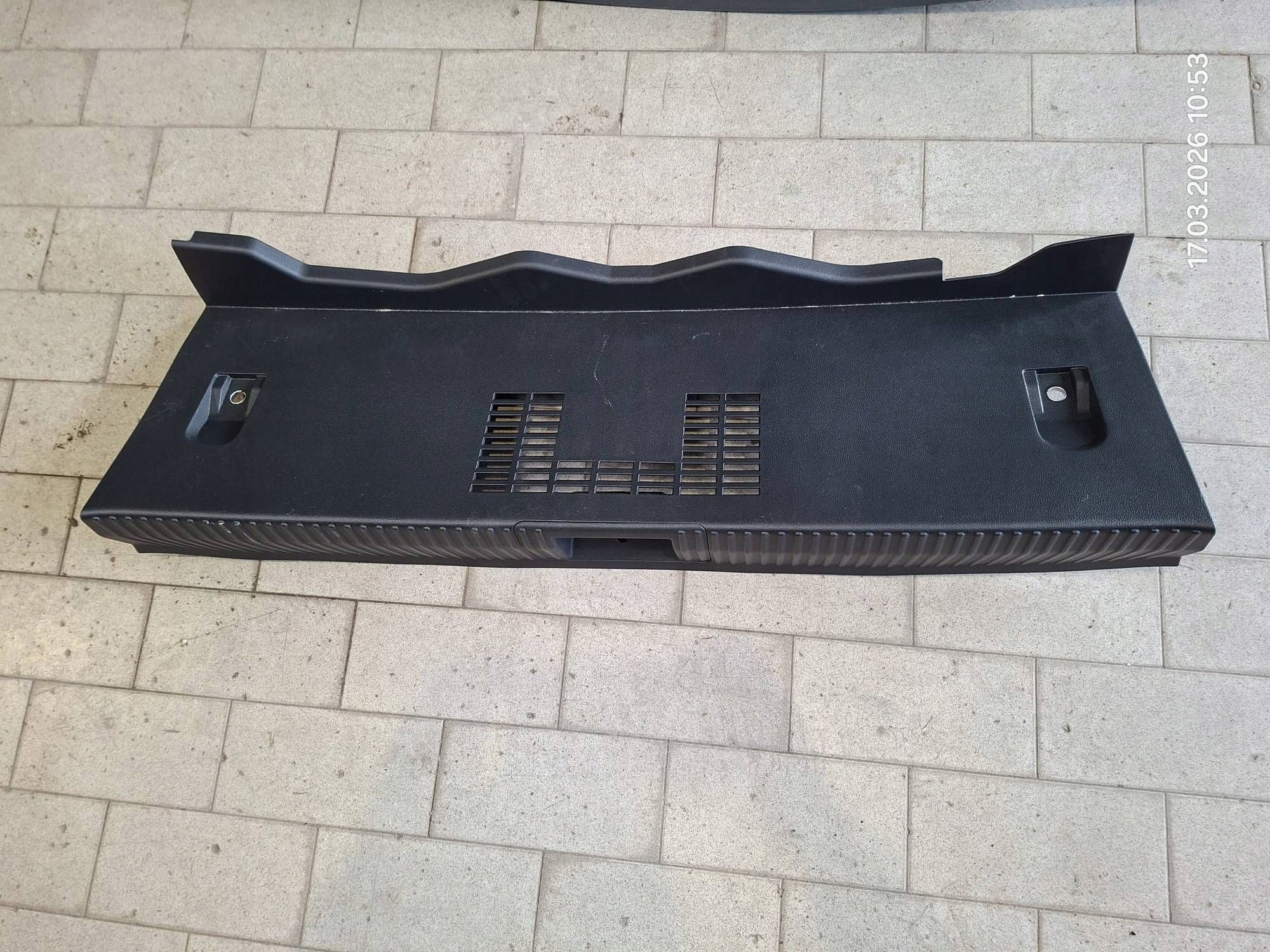 cap cover of the threshold boot Renault Scenic E-Tech V 849204641R