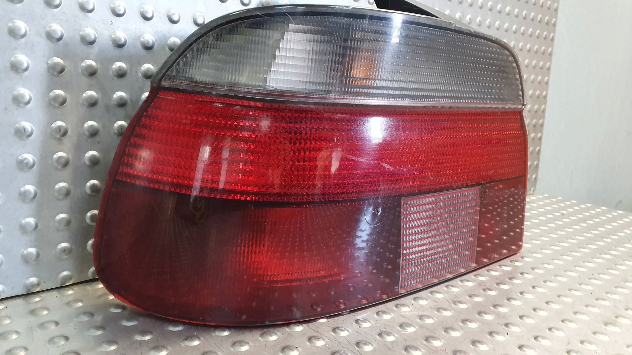 light rear part left BMW 5 E39 2496297 95