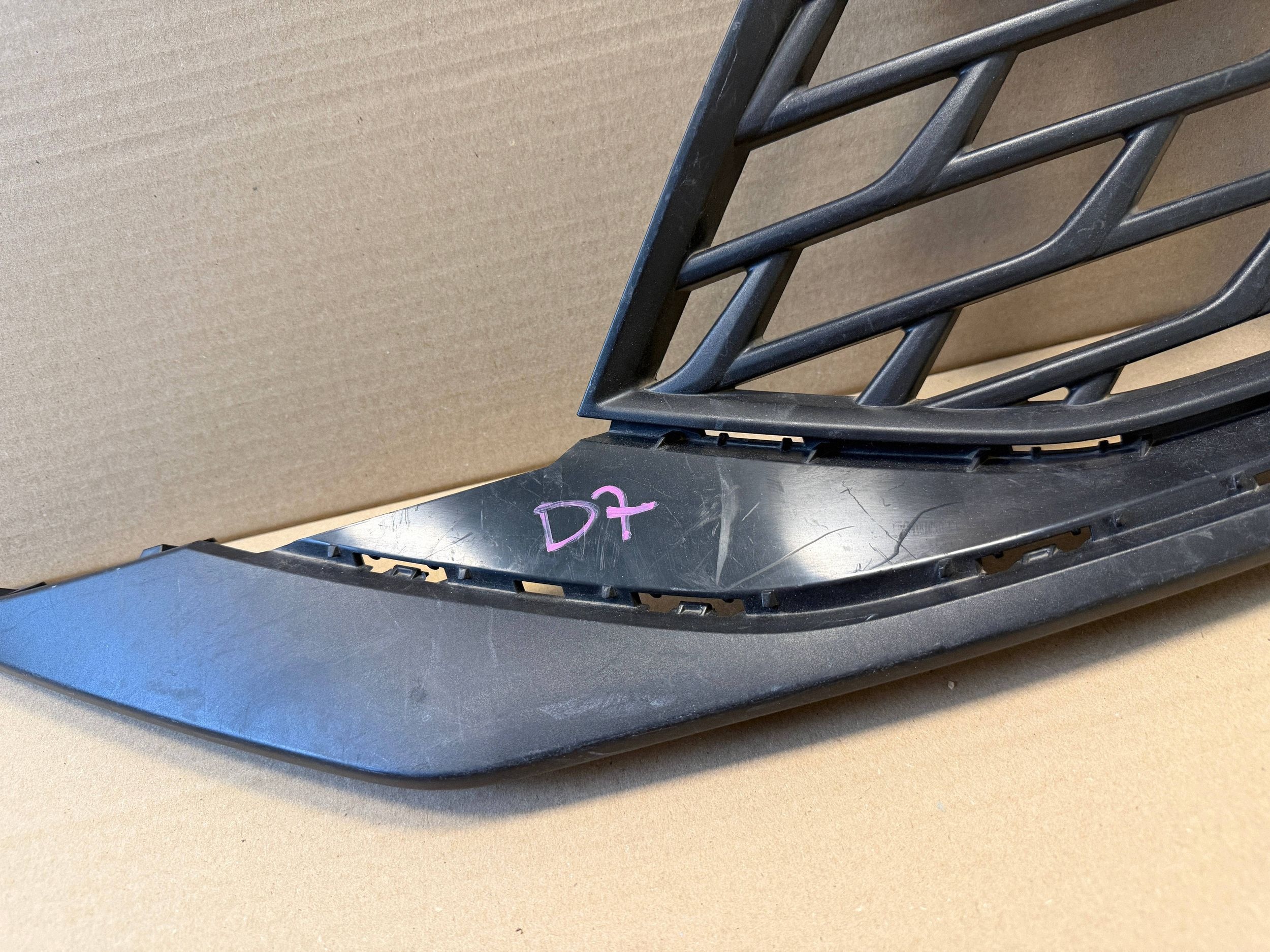 AUDI A3 8Y S-LINE grid of a bumper left front 8Y0807681J
