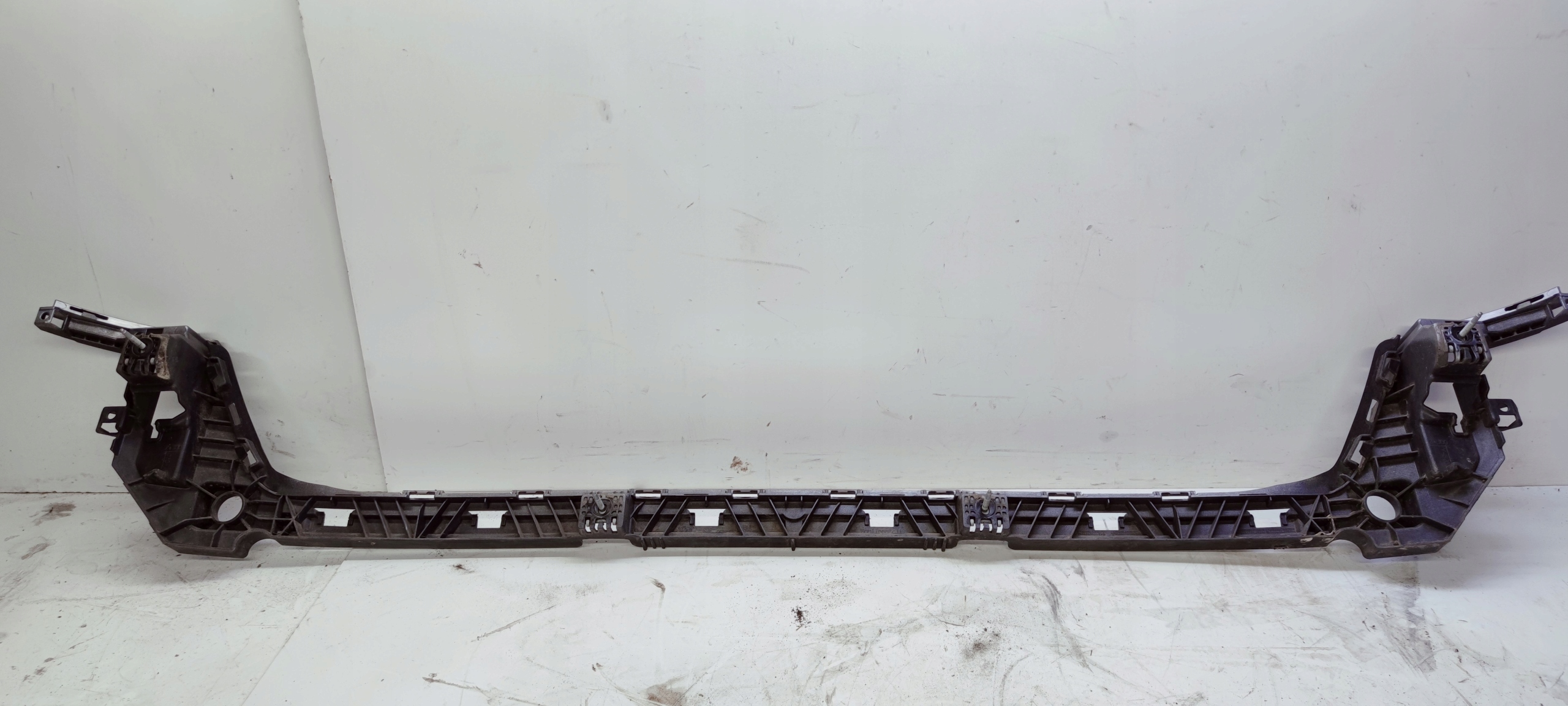 bumper bracket central AUDI A4 B9 AVANT 8W9807385
