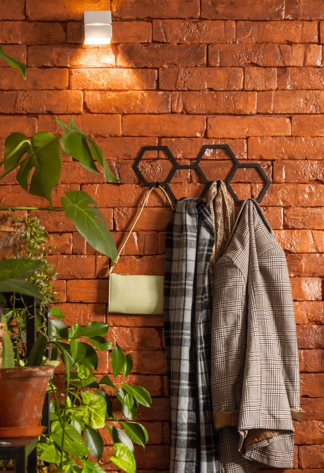 Wieszak ścienny na ubrania hexagon biały metalowy Kod producenta R_173182