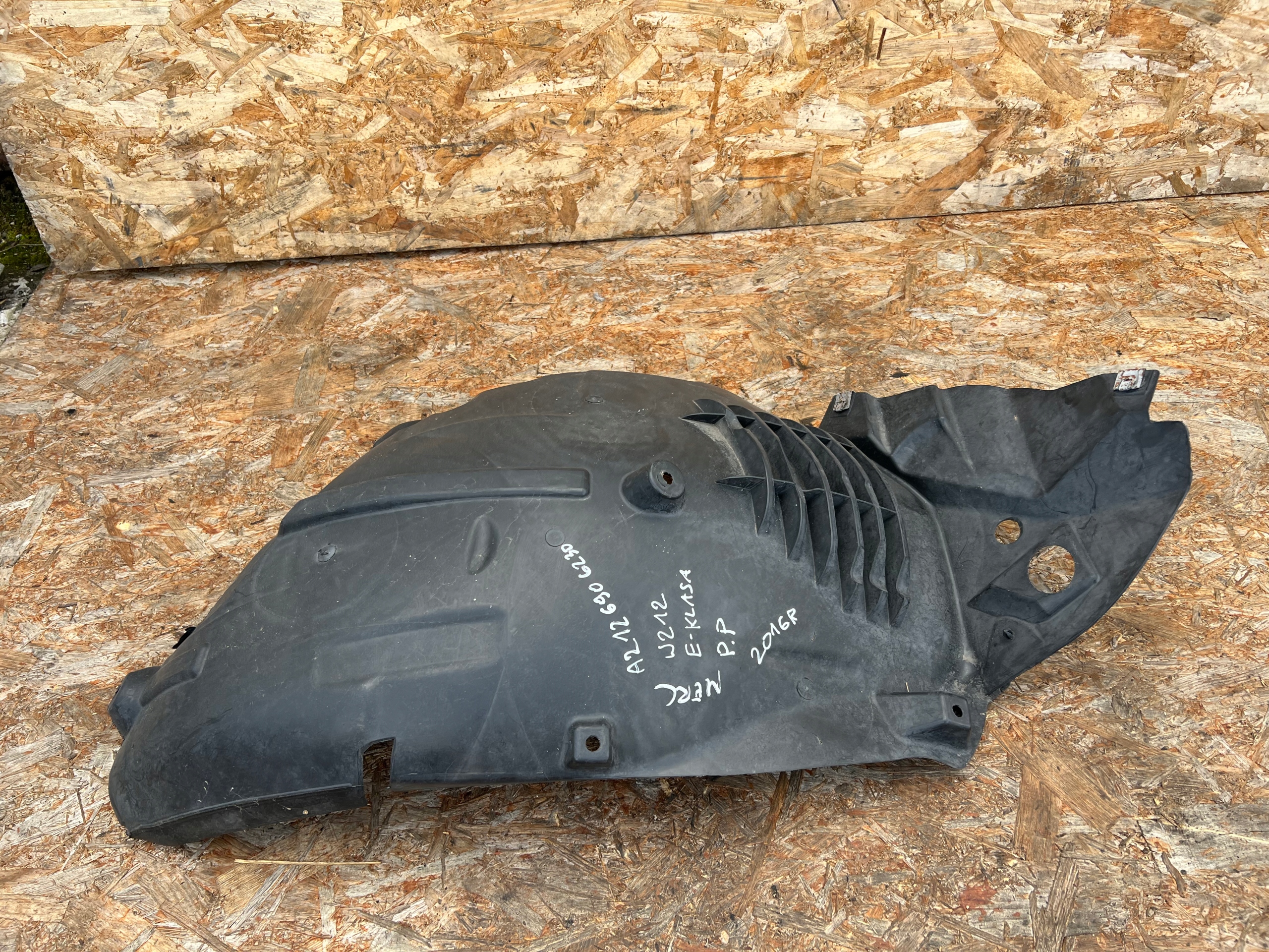 mudguard front front right MERCEDES E-KLASA W212