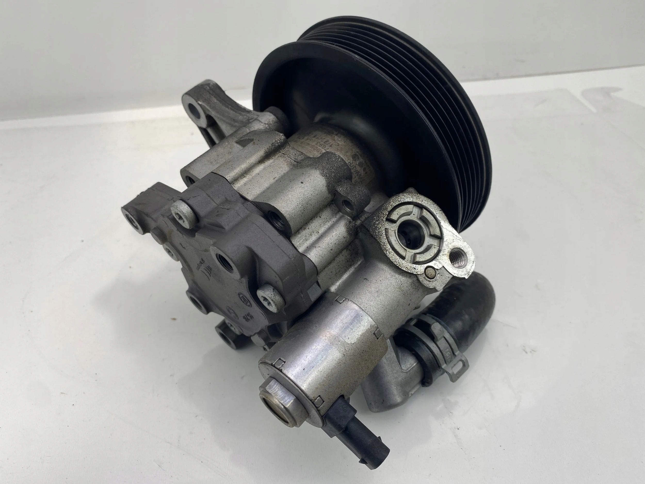 Mercedes E 200 CGI 250 W212 1,8 CGI servo pump A0064667601