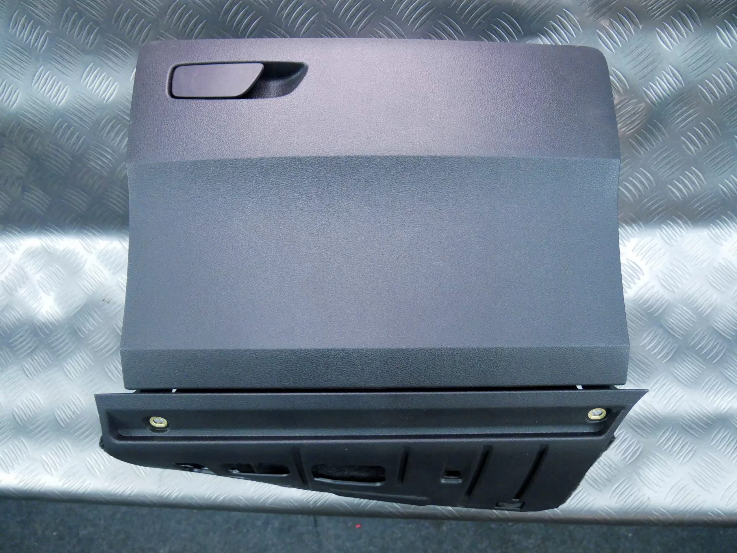бардачок пассажира 81B857035 Audi Q2 81A