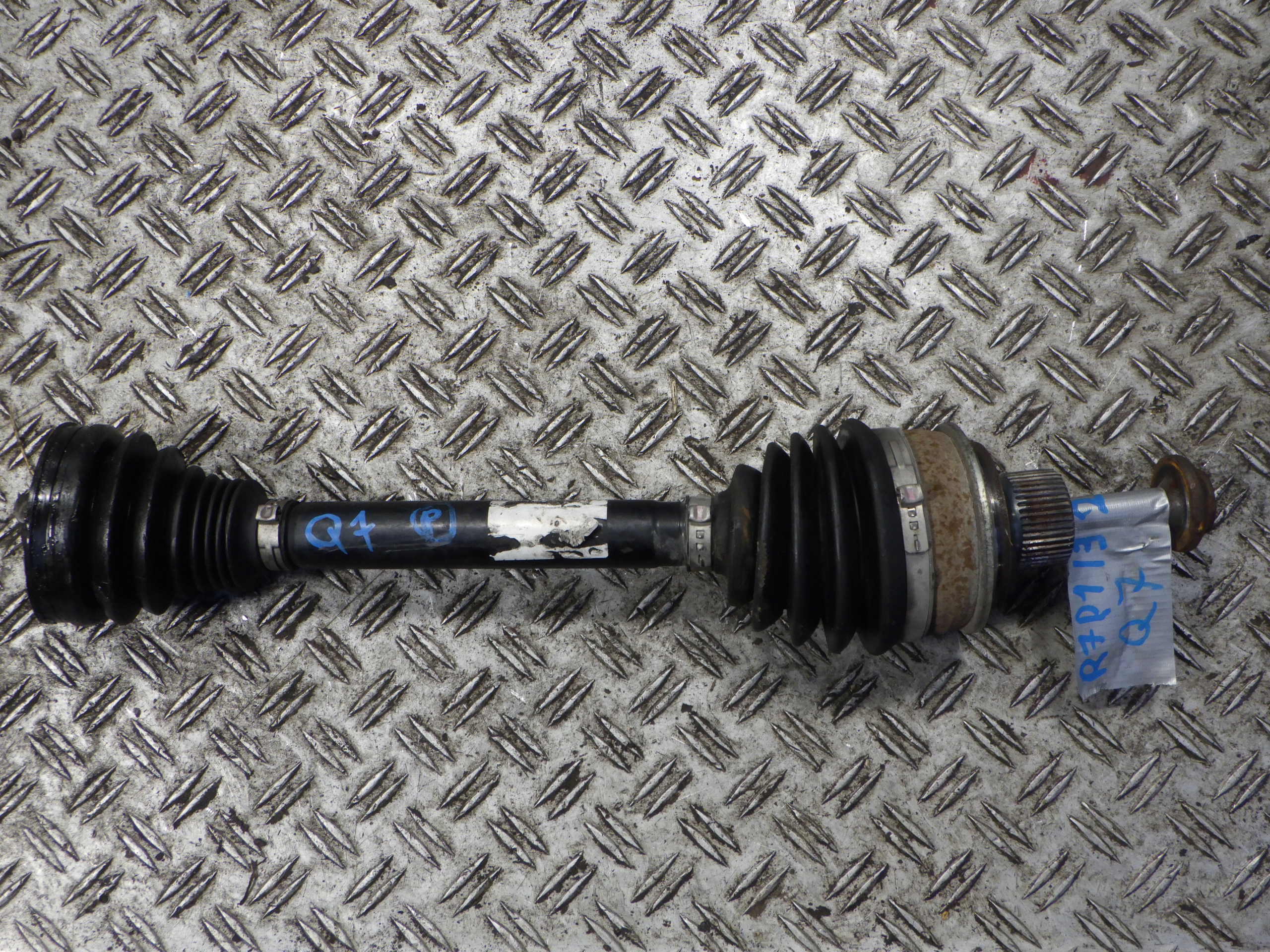 AUDI Q7m 3.0 TDI ПОЛУОСЬ ПРАВА