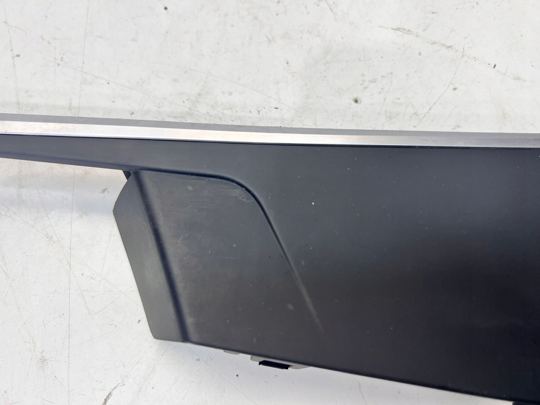 moulding DEKOR door left front AUDI A4 B9 8W2959521B