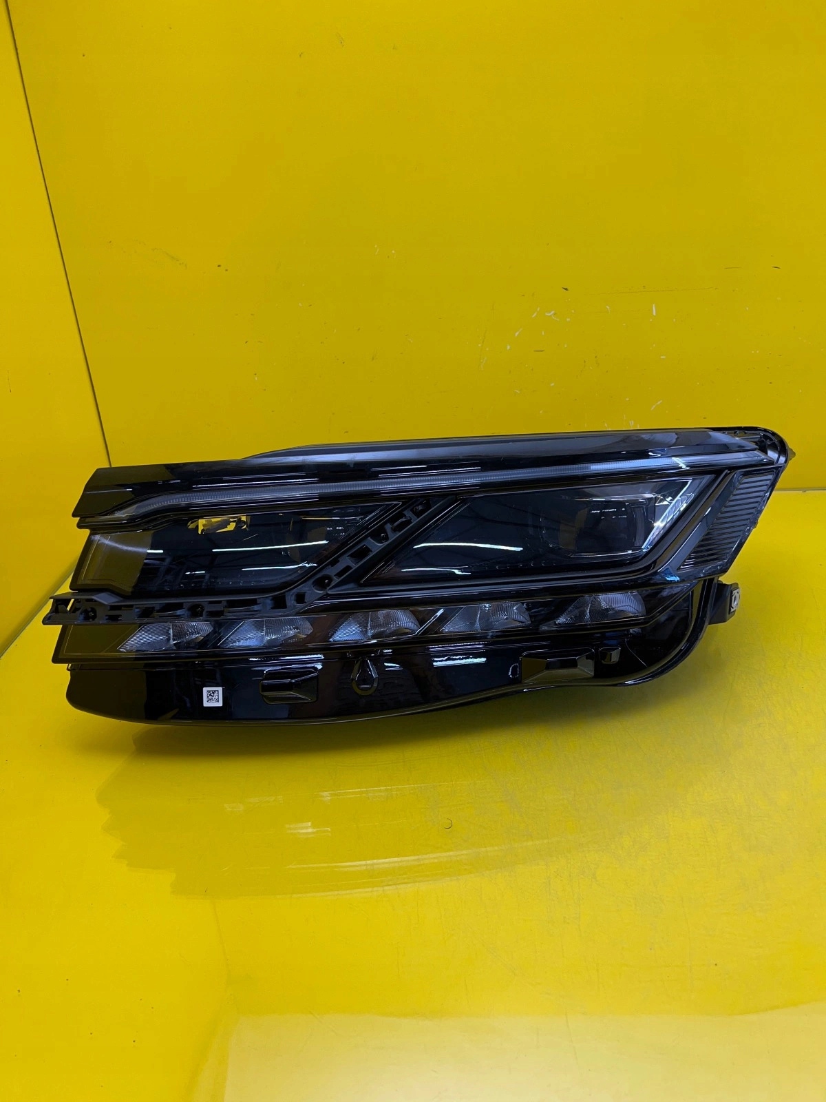 light left VW Touareg III 3 19- Full led 761941081A