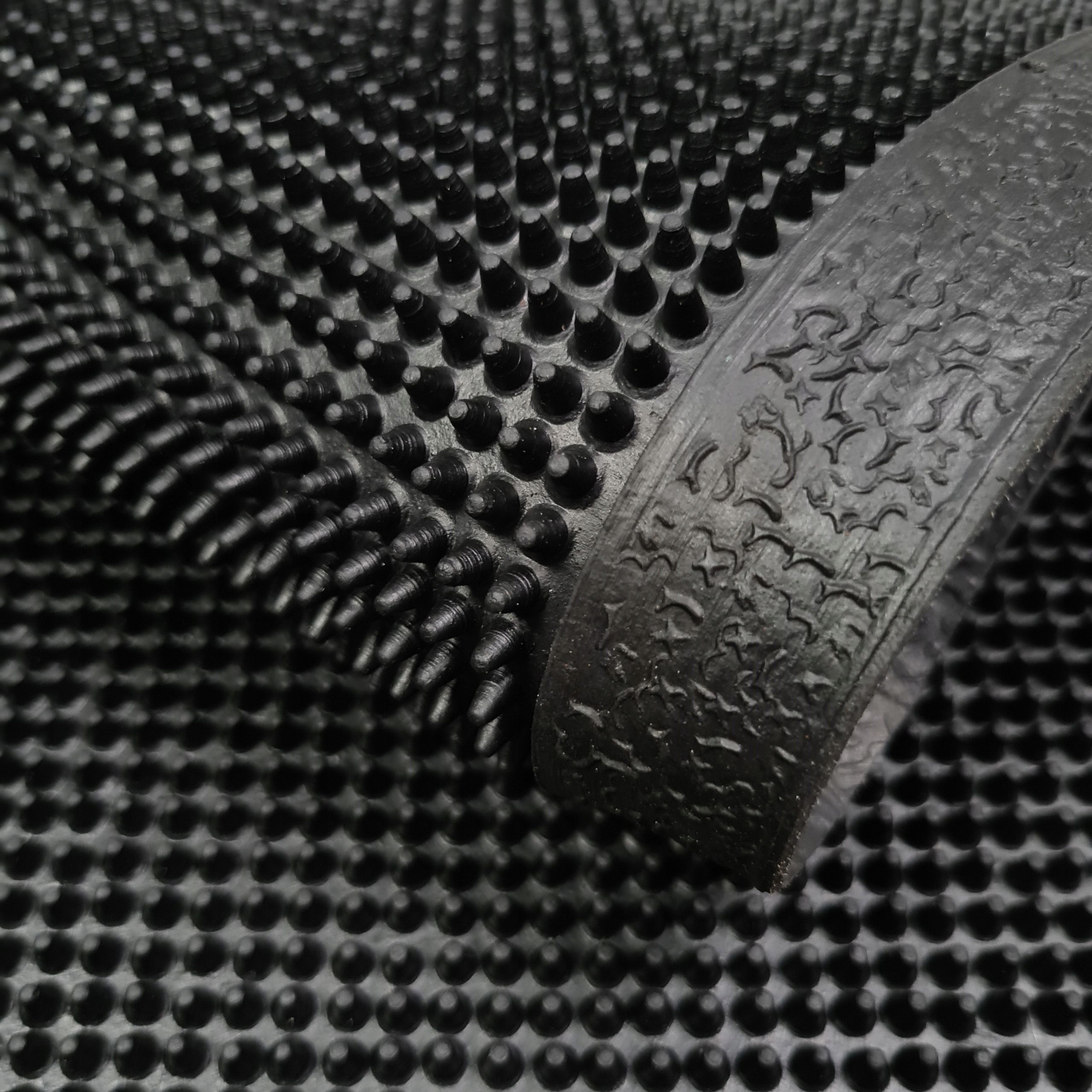 WYCIERACZKA ZEWNĘTRZNA GUMOWA MATA POD DRZWI DO BUTÓW DO BIURA FIRMY 60x100 Długość 100 cm