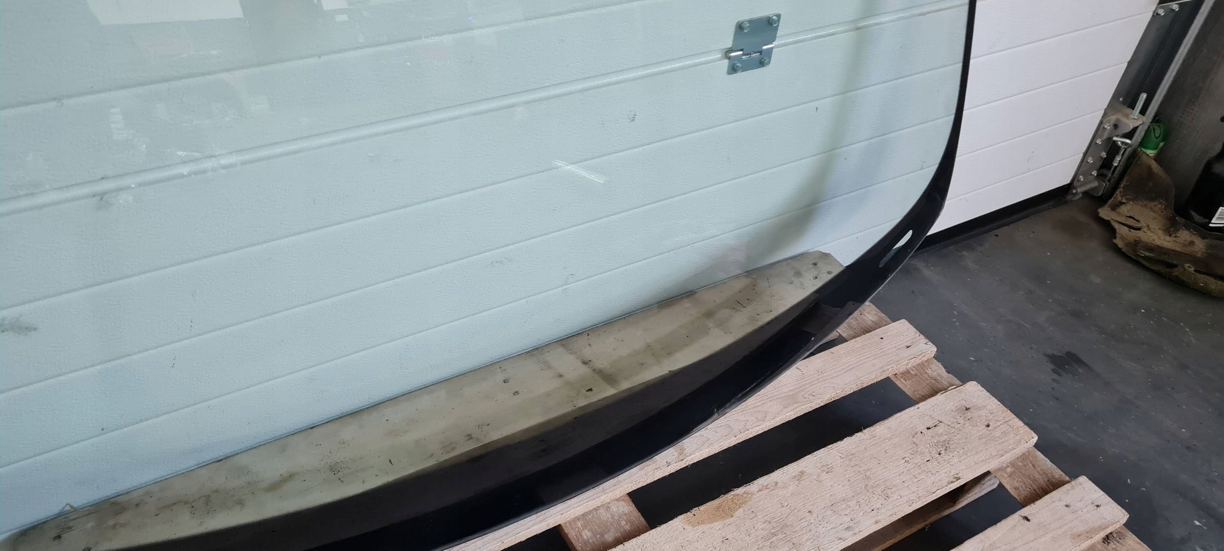 Q5 8R window iron front front ORG 11R 8R0845099L