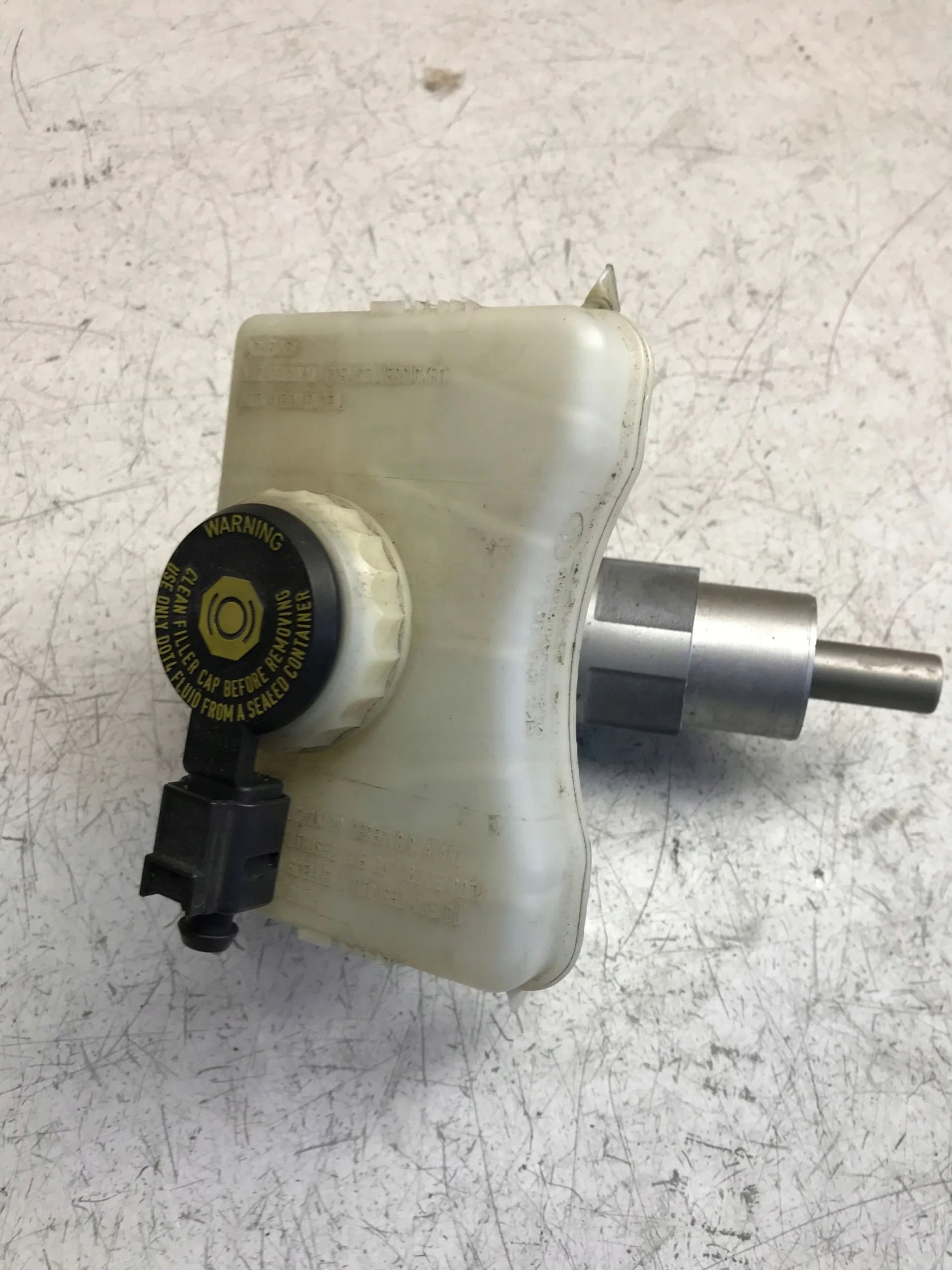 Behälter des Gasses Brems- AUDI A4 B8 A5 LIFT 8K0611301A