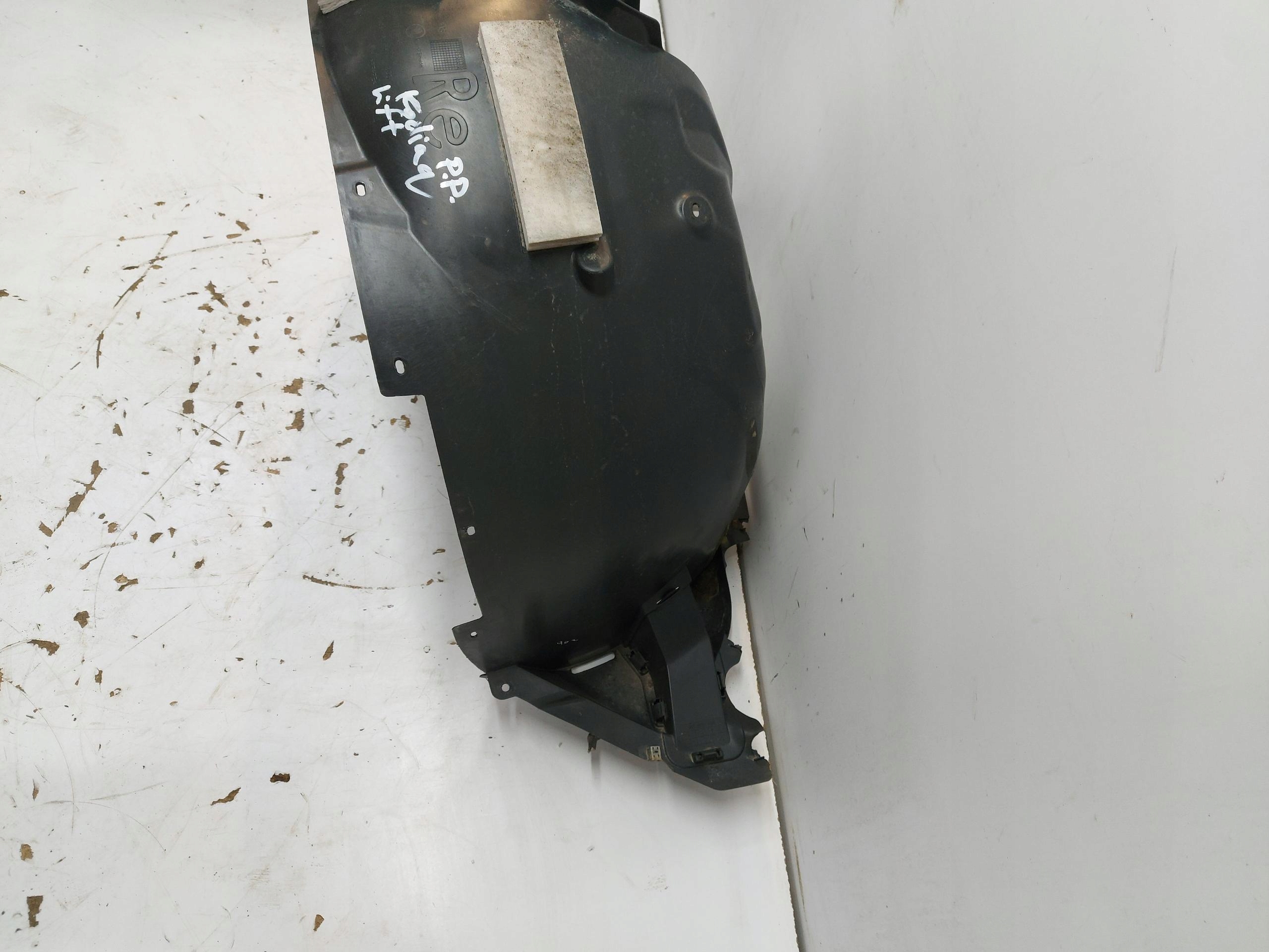 Skoda Kodiaq LIFT mudguard right front