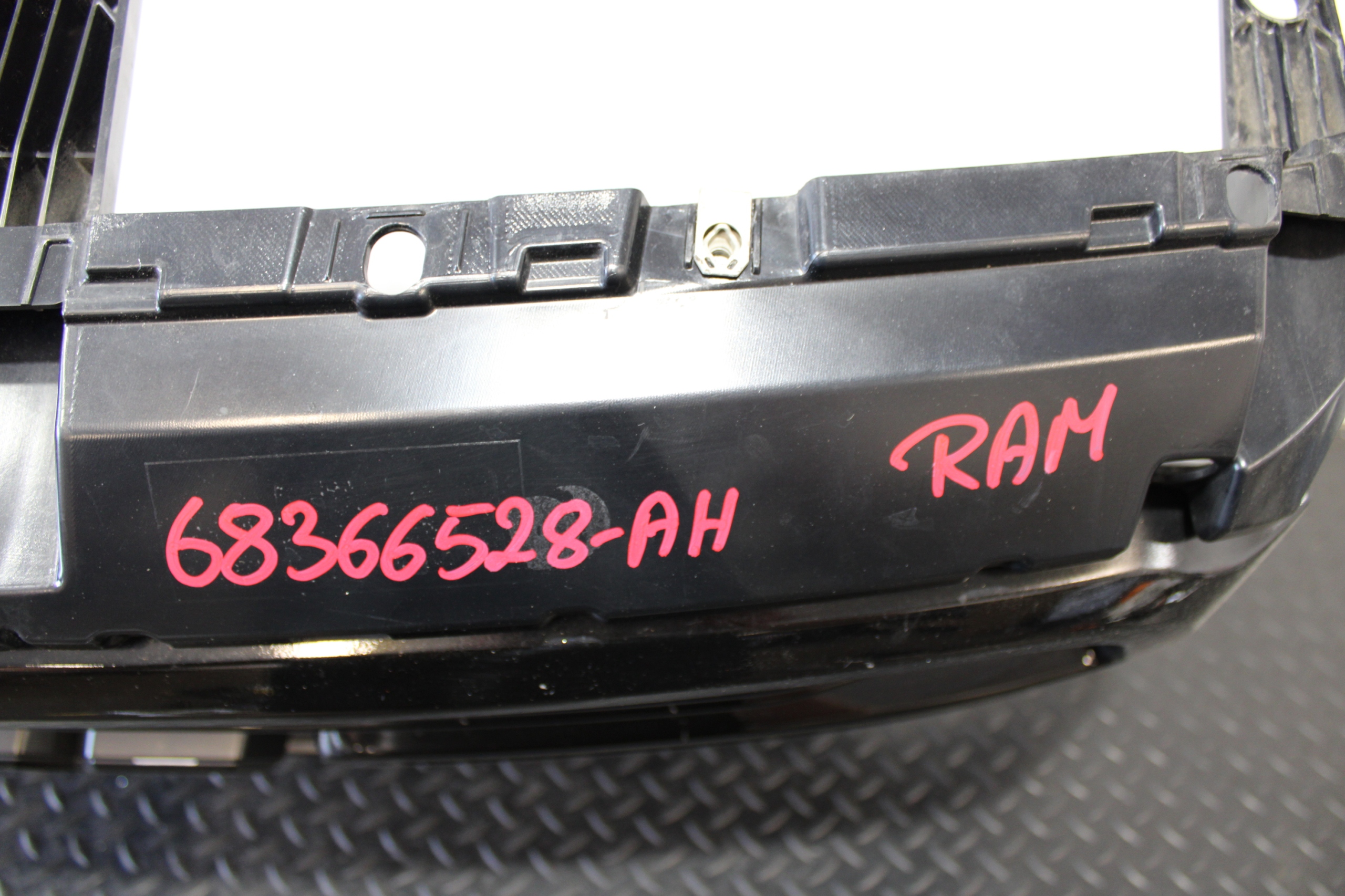 Grille DODGE RAM V 5 68366528-AH