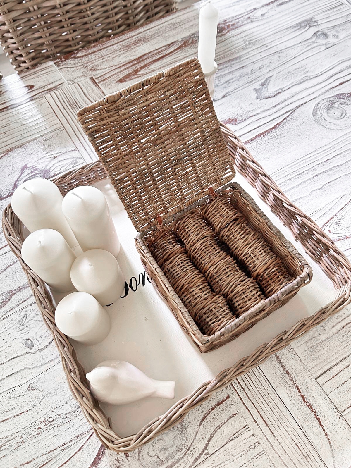 Sada 12 rustikálnych krúžkov na obrúsky v ratanovom obale Hampton