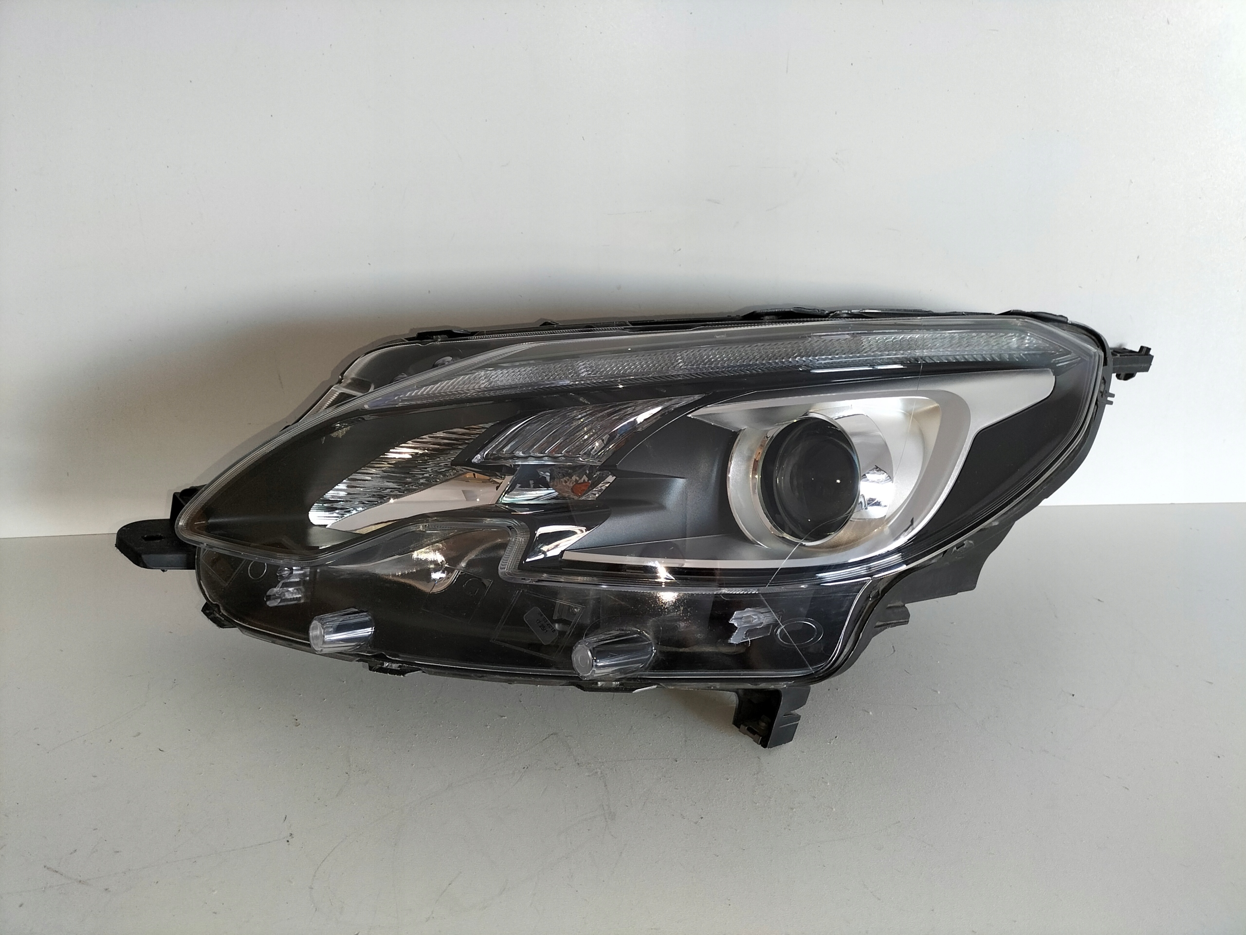 light front reflektor left PEUGEOT 2008 and LIFT 16-19