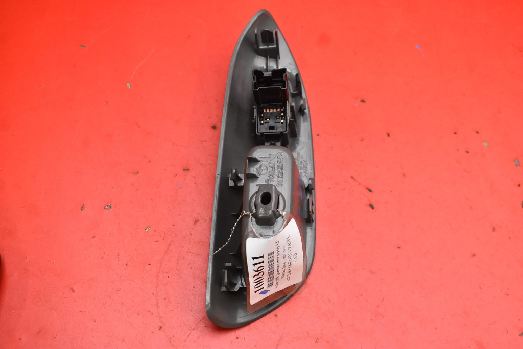 switch lifting windows left rear part 829611KA0A NISSAN JUKE 10-19