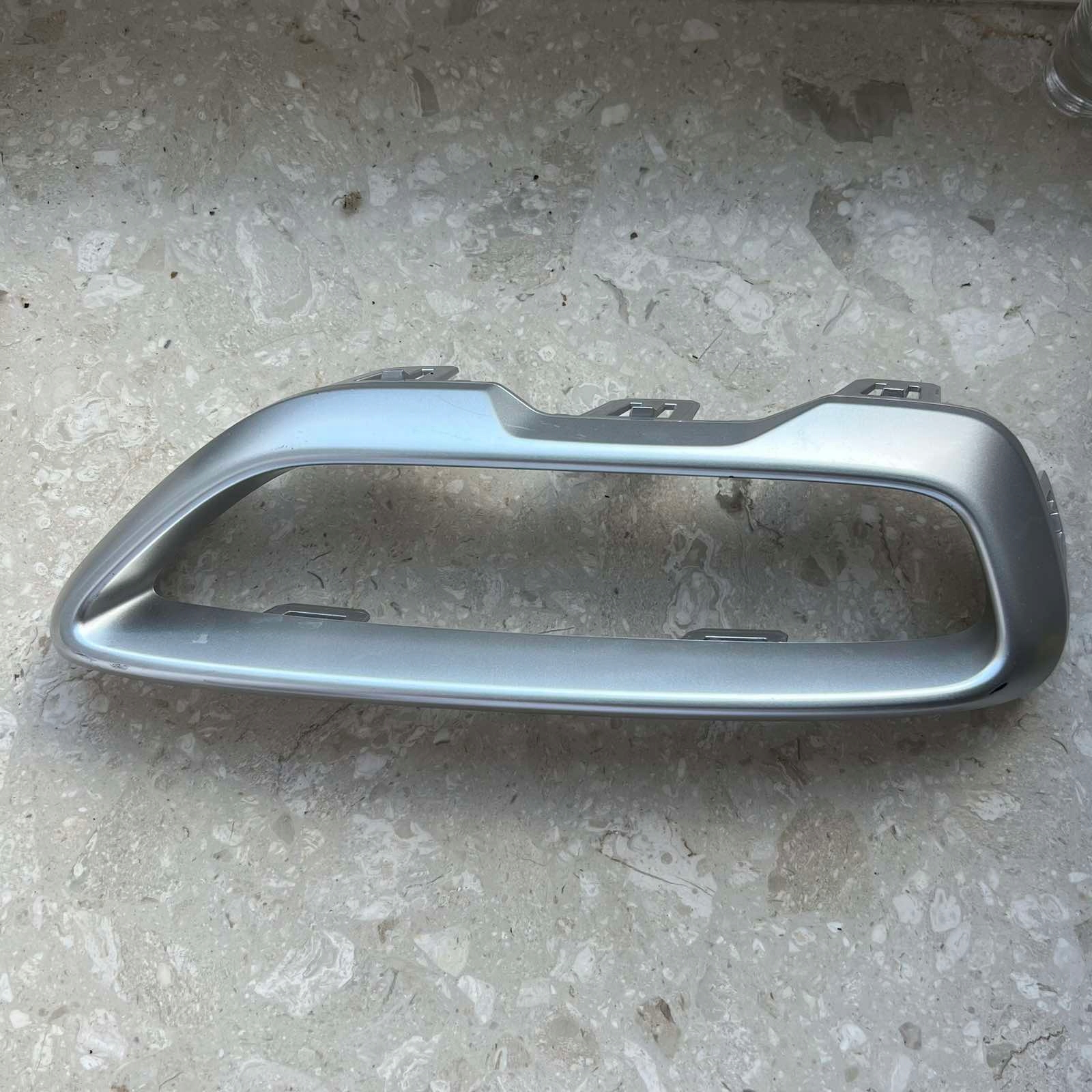 MG HS II 2024-> left chrome spoiler frame for exhaust pipe 11211937