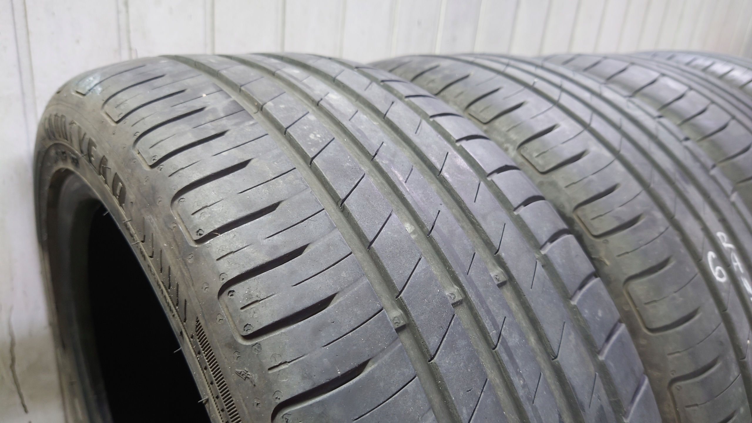 4x Goodyear Efficient Grip 225 45 18