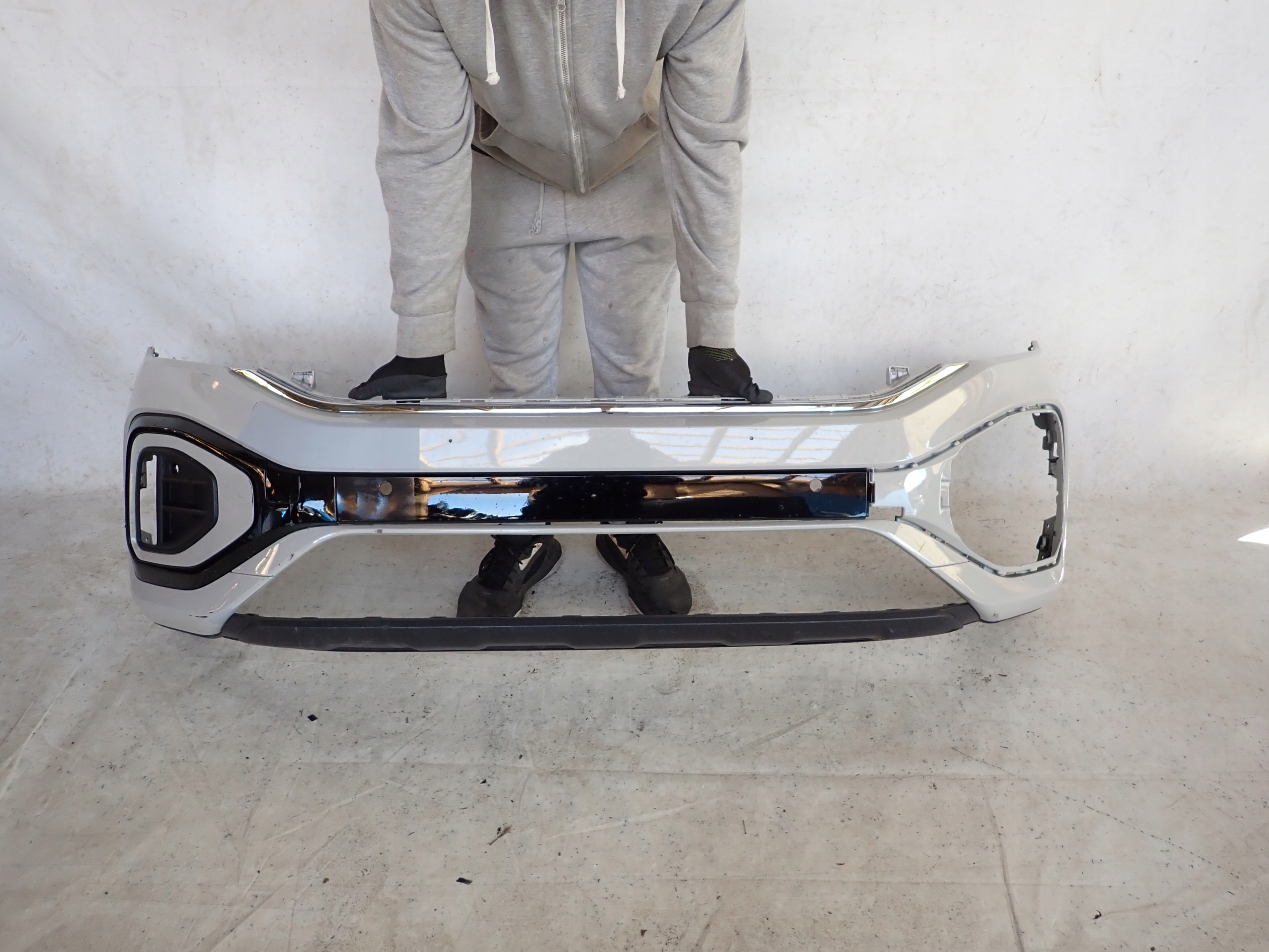 VW T-ROC R-LINE LIFT 21- bumper front front PDC 2GA807217AS