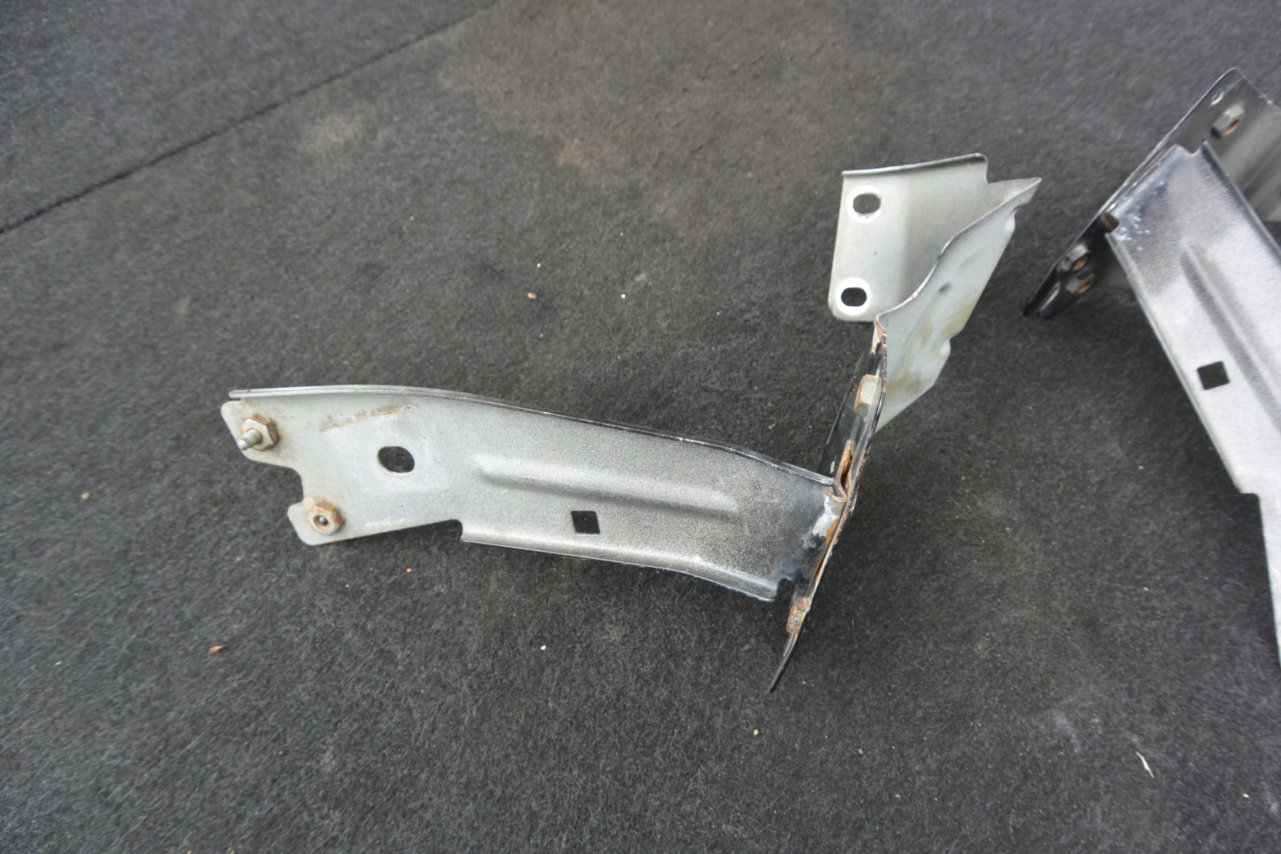 Console Support plaque Aile Avant Gauche MASERATI GHIBLI III
