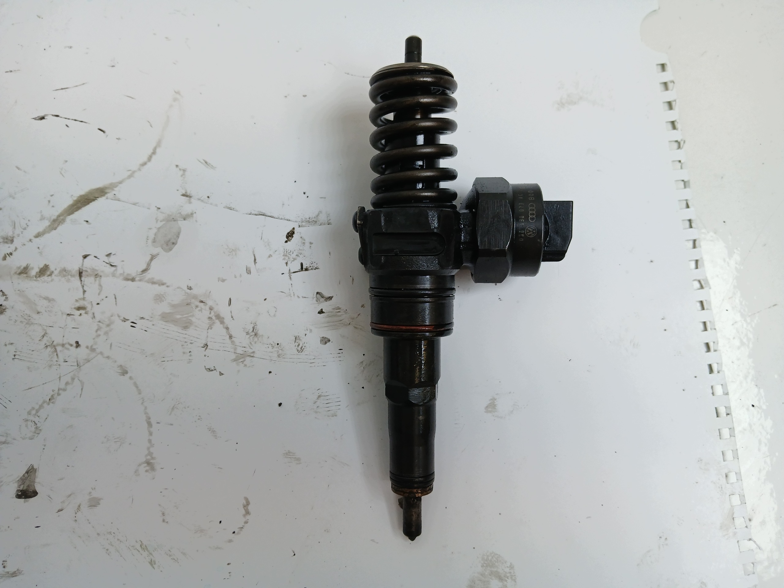 VW PASSAT B5 LIFT OCTAVIA e SHARAN e 1.9 TDI Iniettore 038130073AC