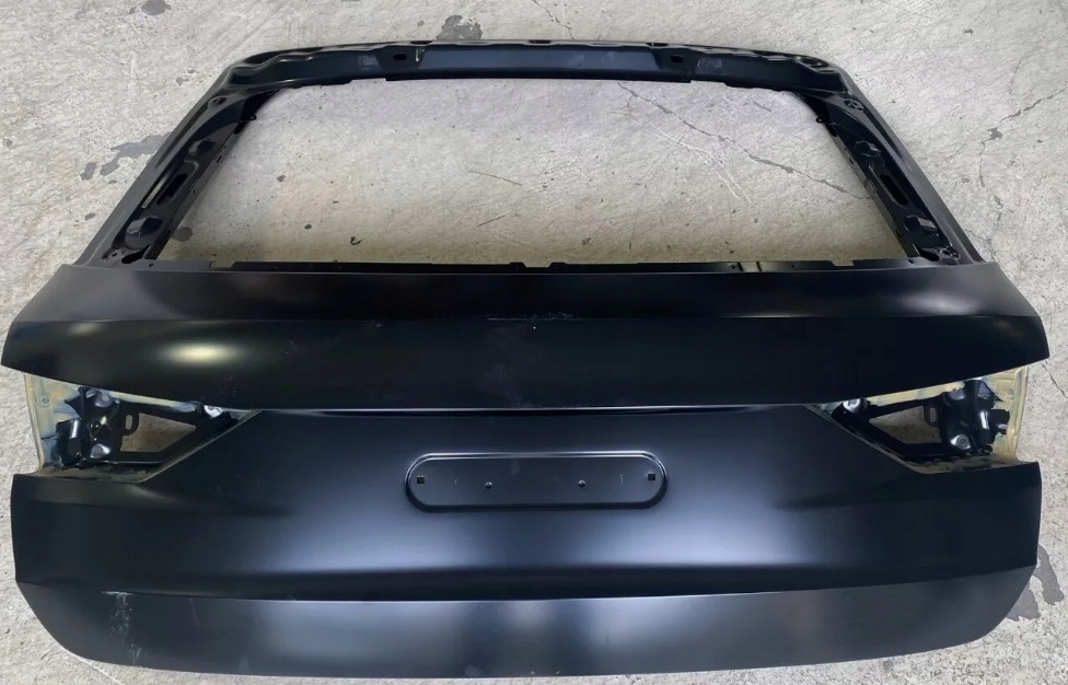 KLAPA BAGAŻNIKA TYŁ OE AUDI Q3 2019-2024