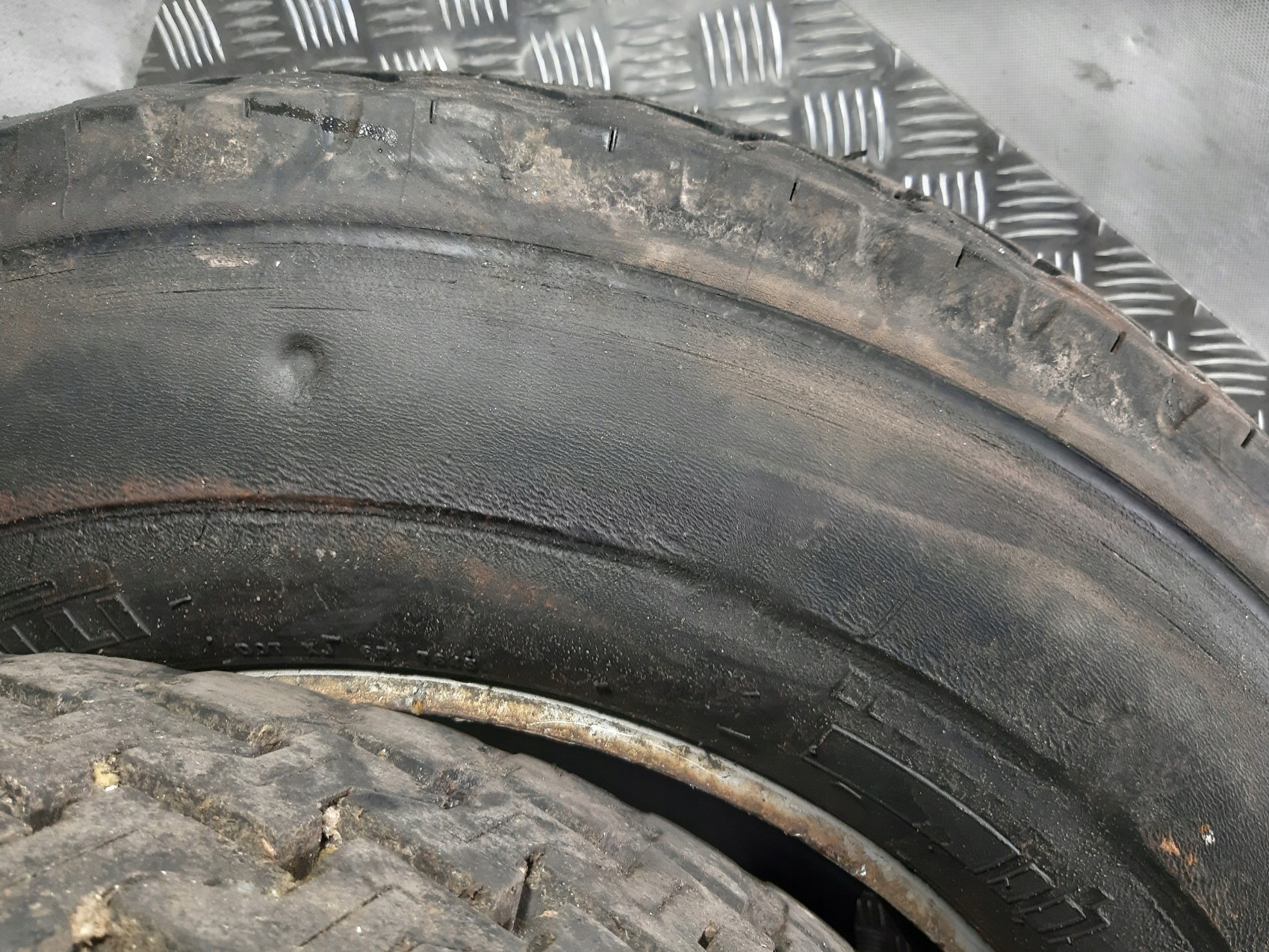 wheels discs tyres 4x RETREAD PIRELLI MC:01 275/70 R22.5