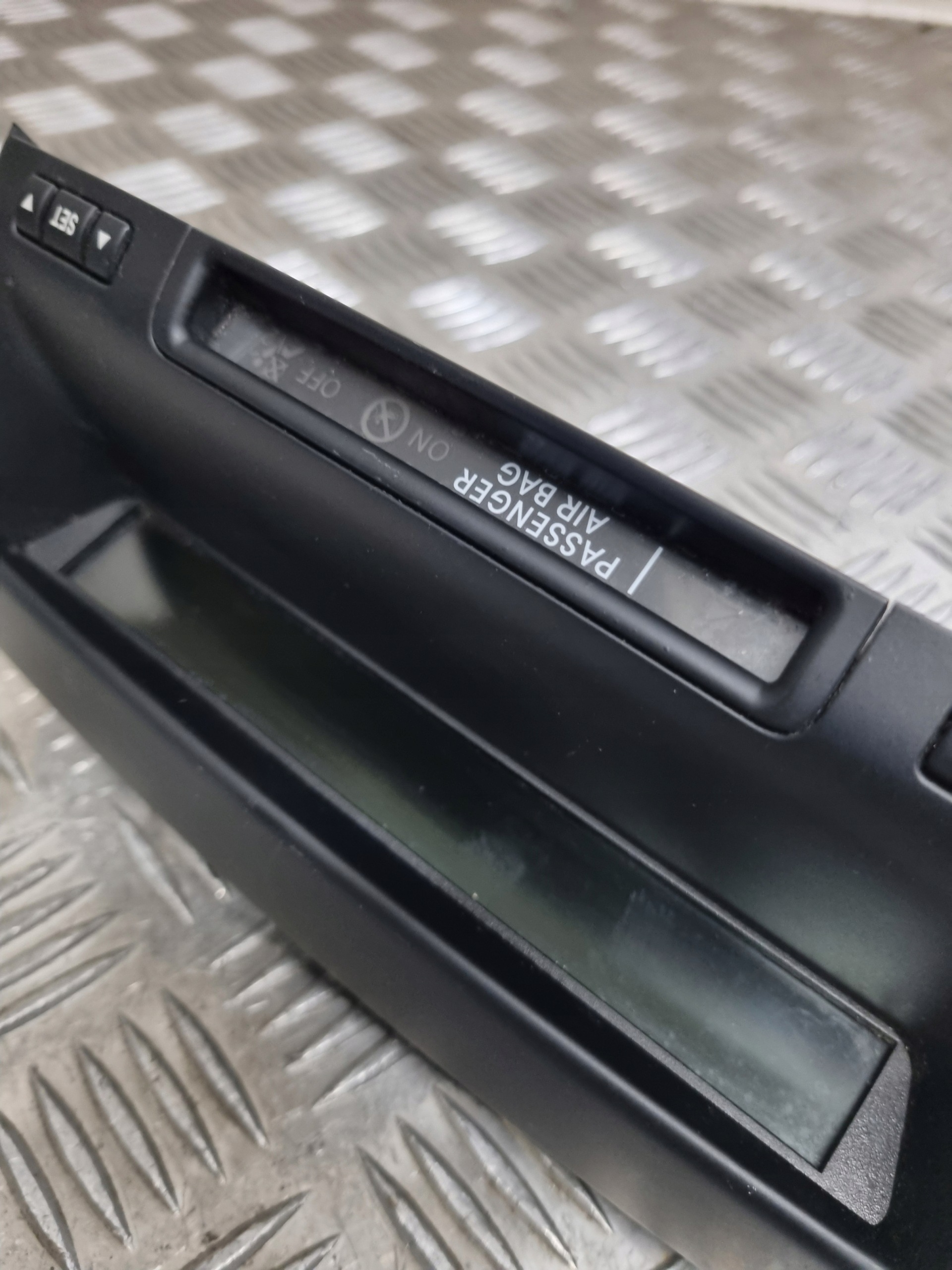 KIA VENGA display 11R