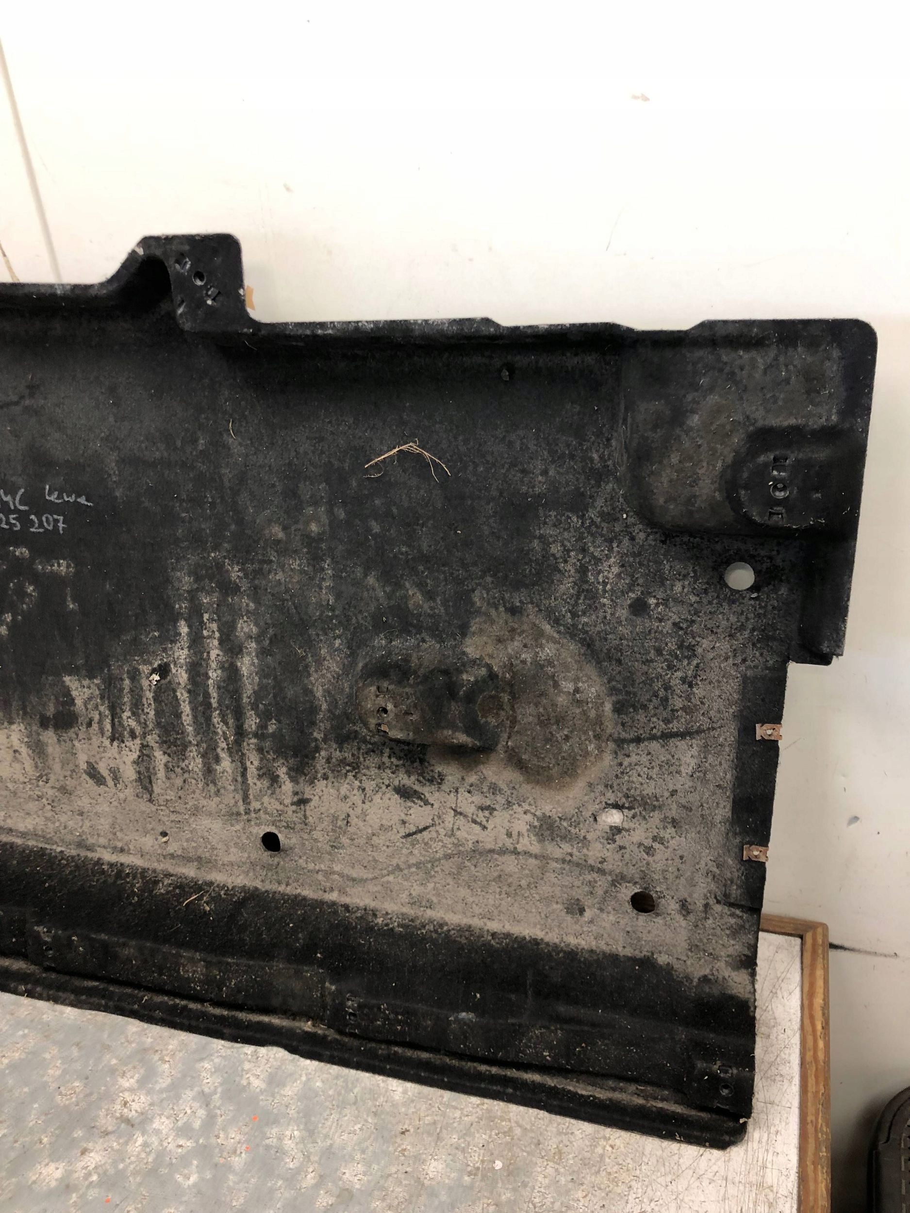 cover chassis left AUDI Q3 8U 8U0825207