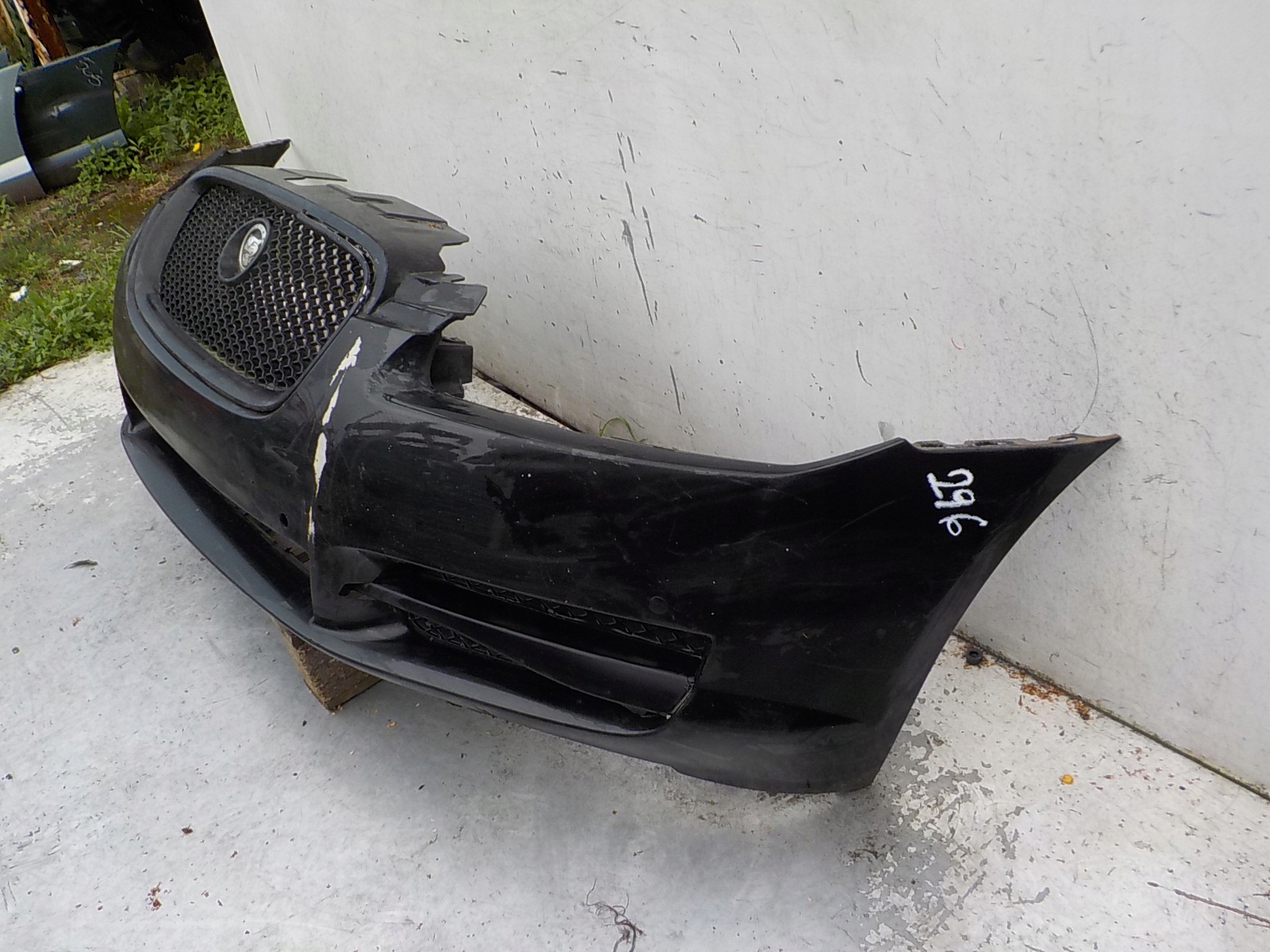 296 JAGUAR XF X250 bumper front front