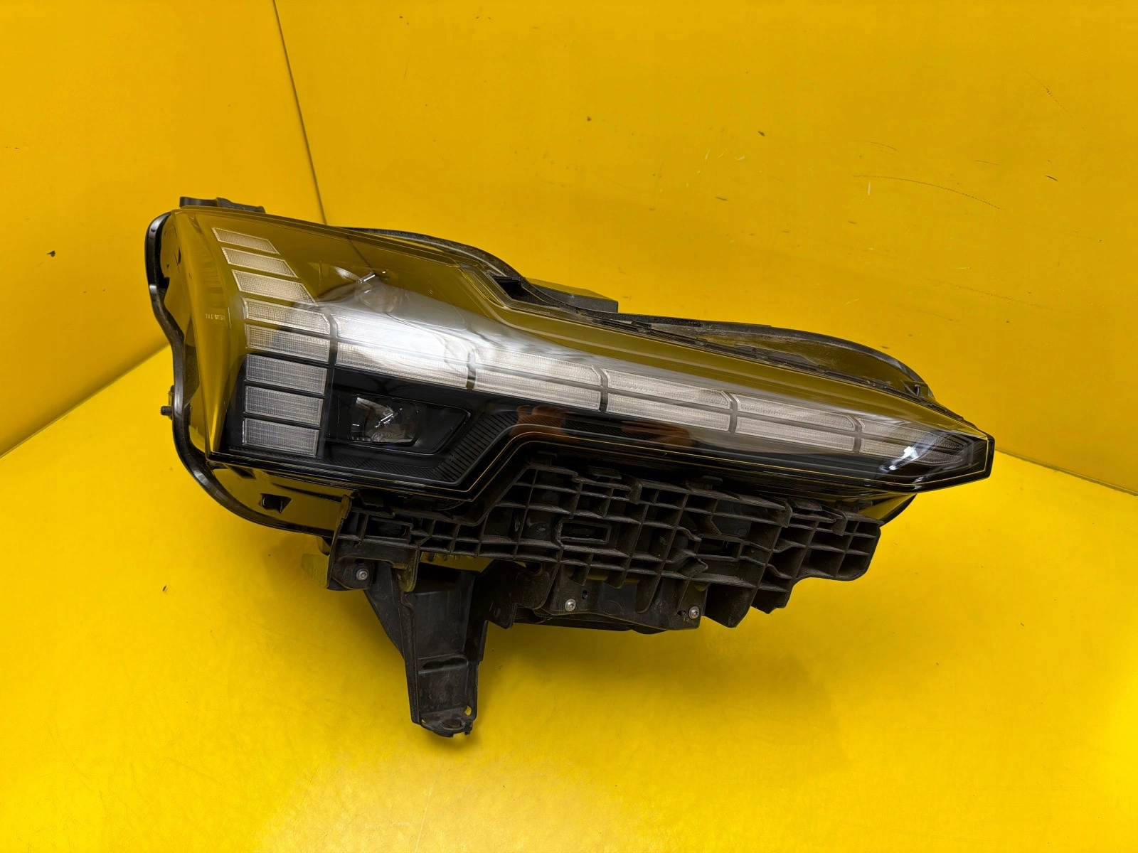 light right front Volvo EX30 Full Led 80000628
