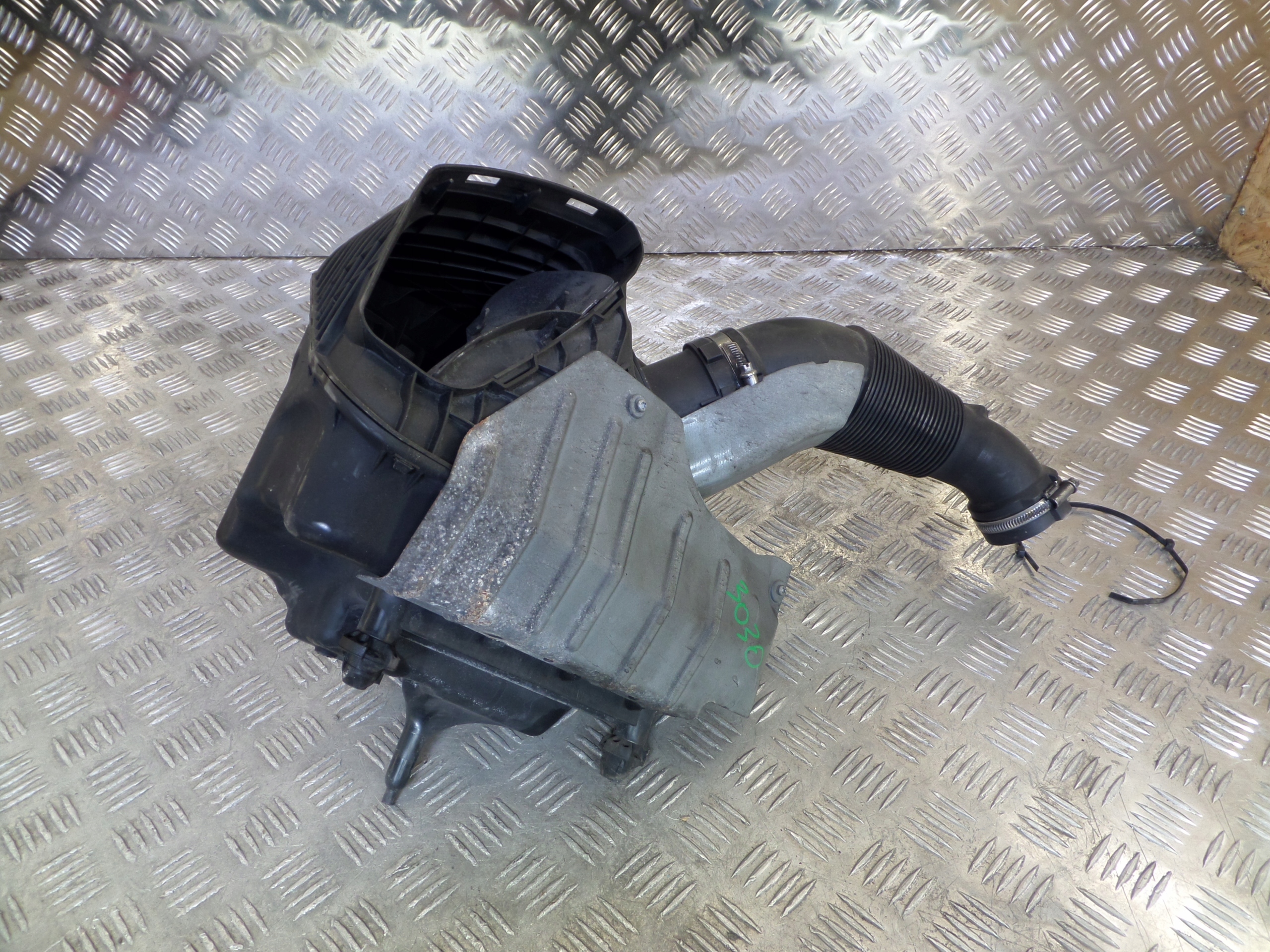 AUDI A6 C7 3,0TDI Gehäuse filter luft + Luftmassenmesser 4G0133838E