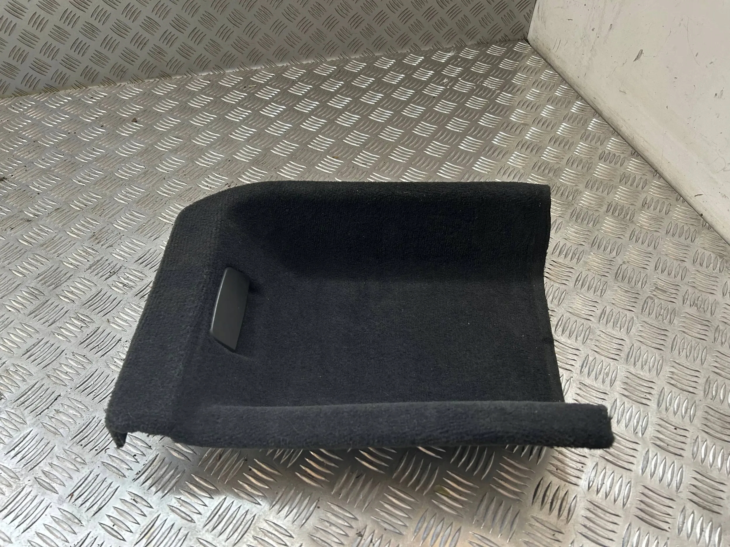 TAPICERKA BOCZEK BAGAŻNIKA BMW X5 F15 7284328