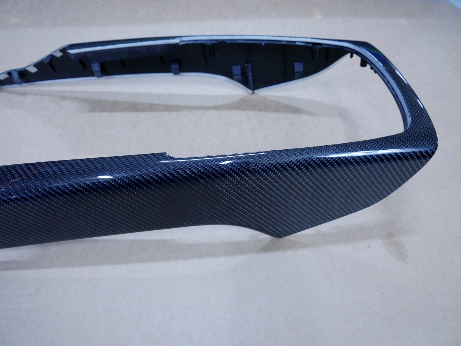 Ramka tunelu CARBON 4G0864261F 7V7 AUDI A7 4G8 Producent części Volkswagen OE