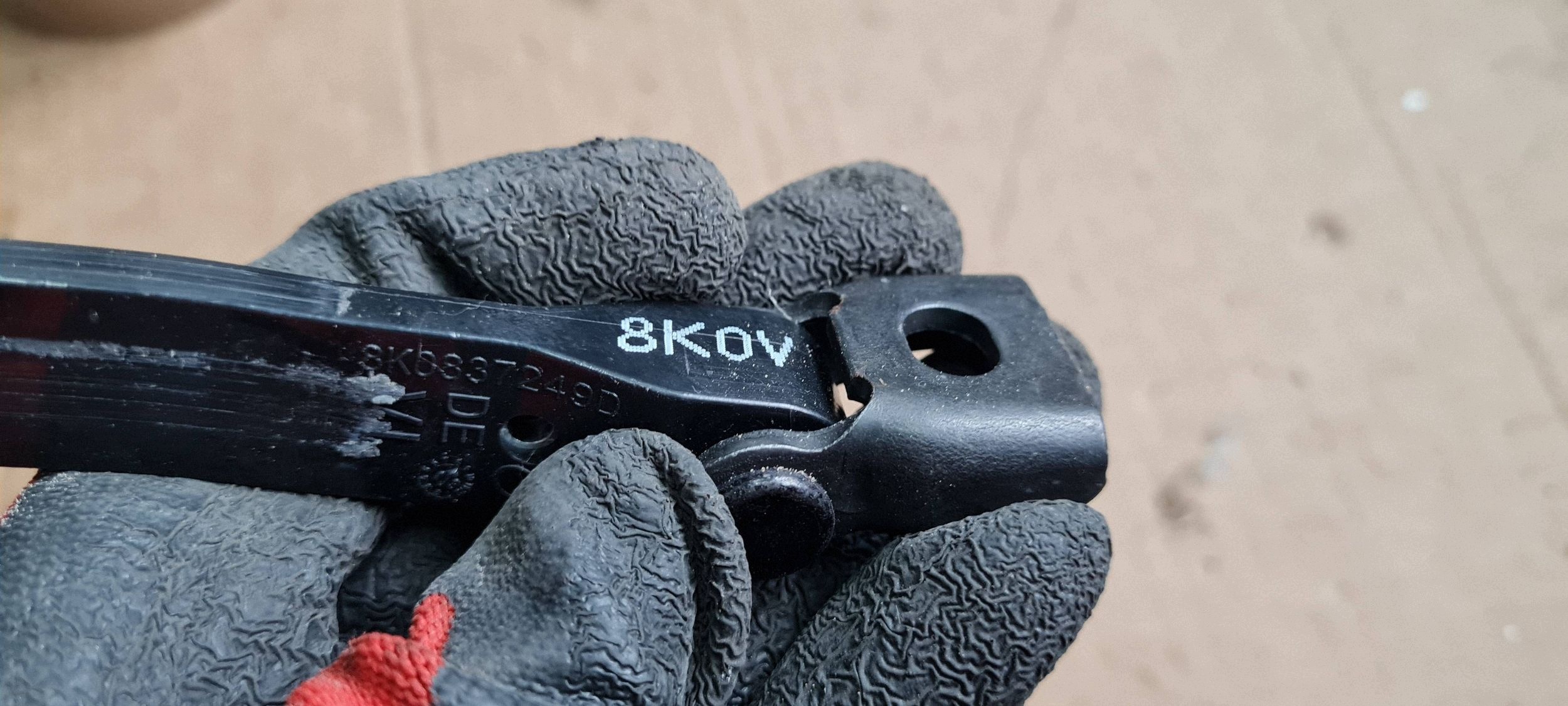 A4 B8 S4 LIFT limiter door left right front front 8K0837249D