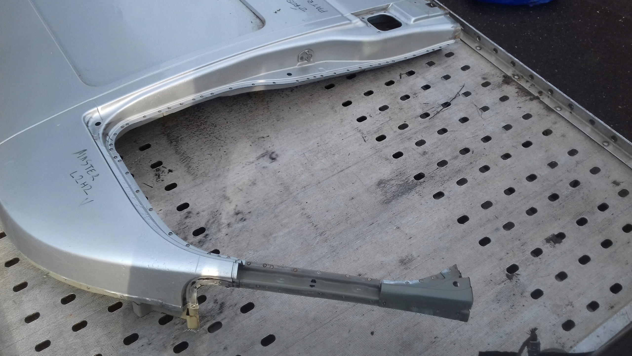 ĆWIARTKA BŁOTNIK BOK LEWY RENAULT MASTER III L2H2 Producent części Renault OE